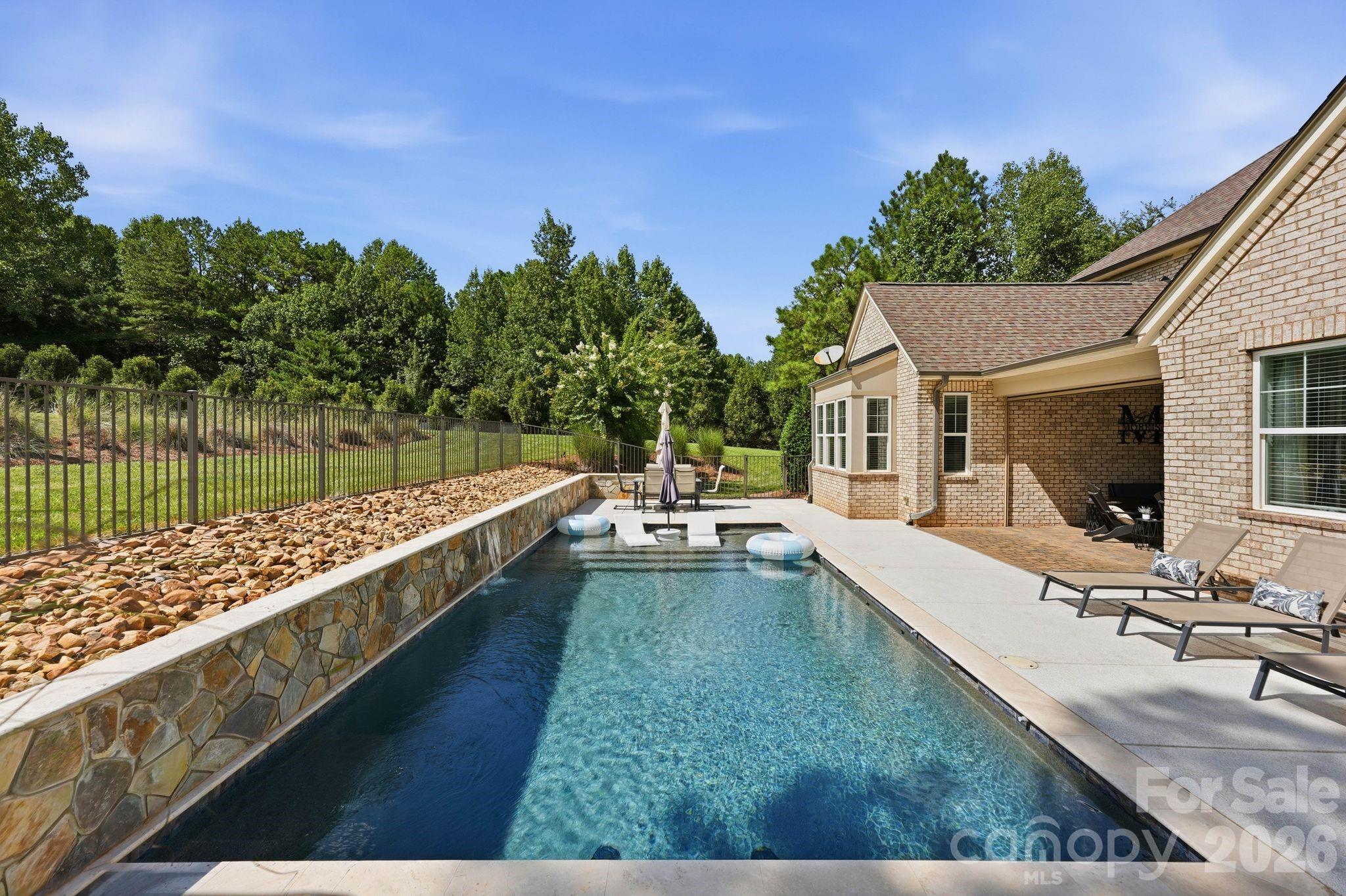 13528 Castleford Drive — Charlotte