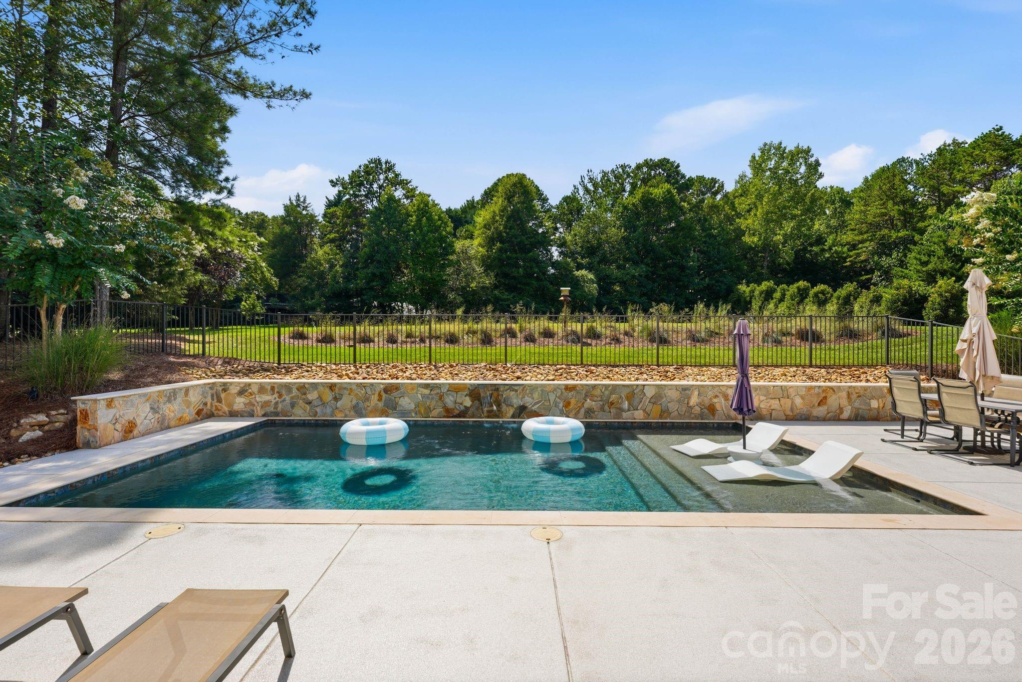 13528 Castleford Drive — Charlotte
