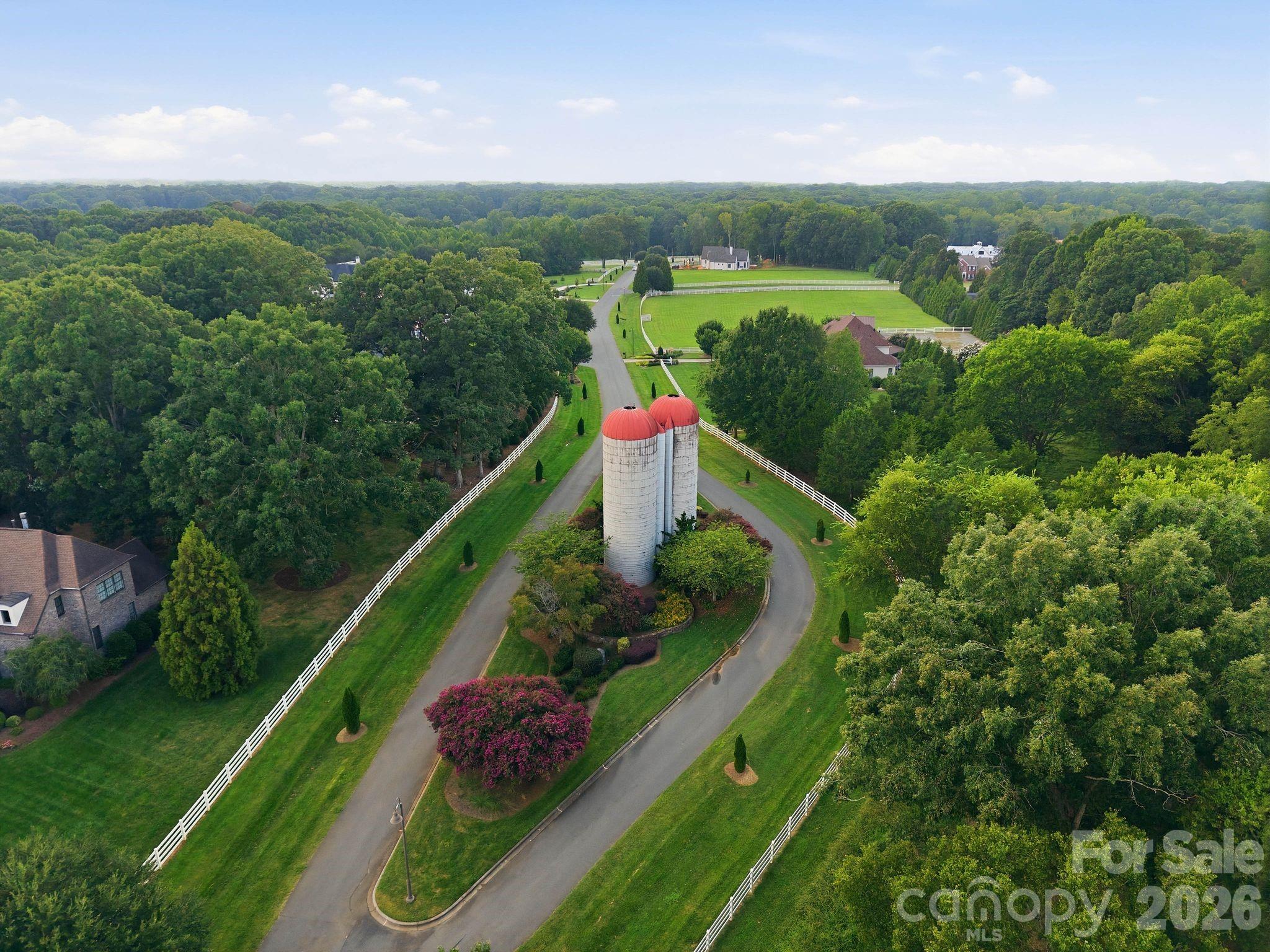 13528 Castleford Drive — Charlotte