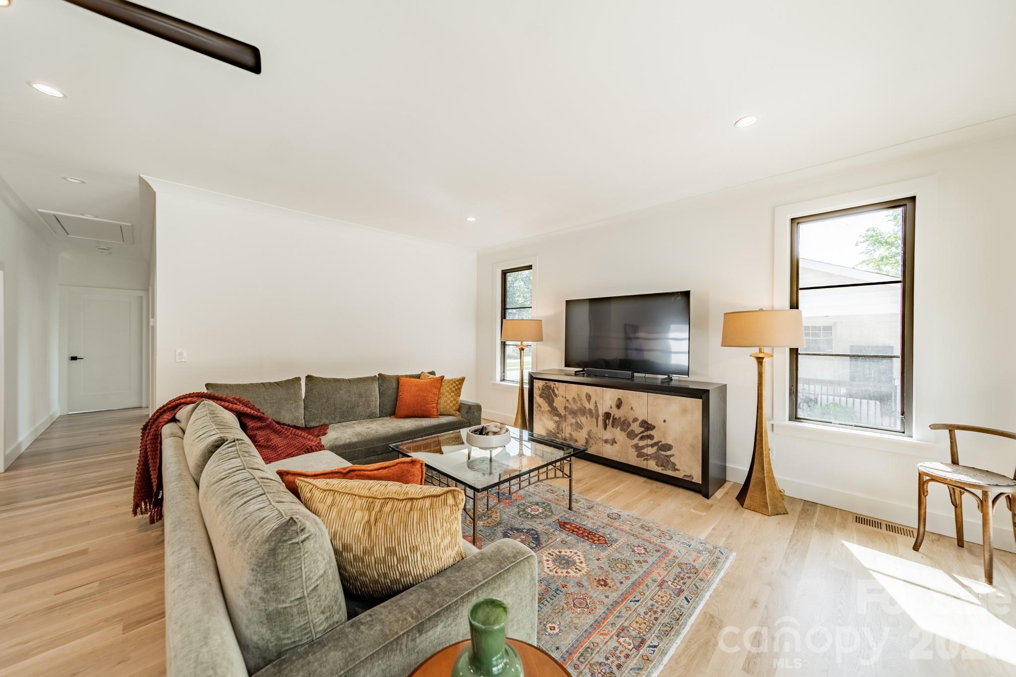 5546 Murrayhill Road — Charlotte