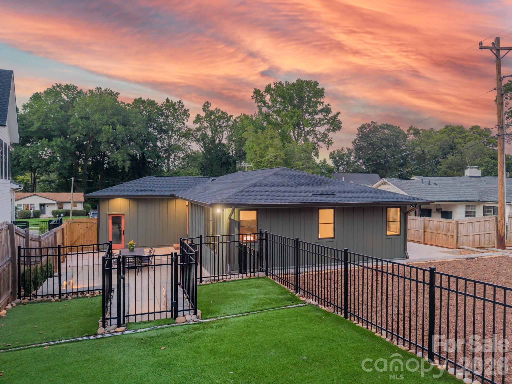 5546 Murrayhill Road — Charlotte