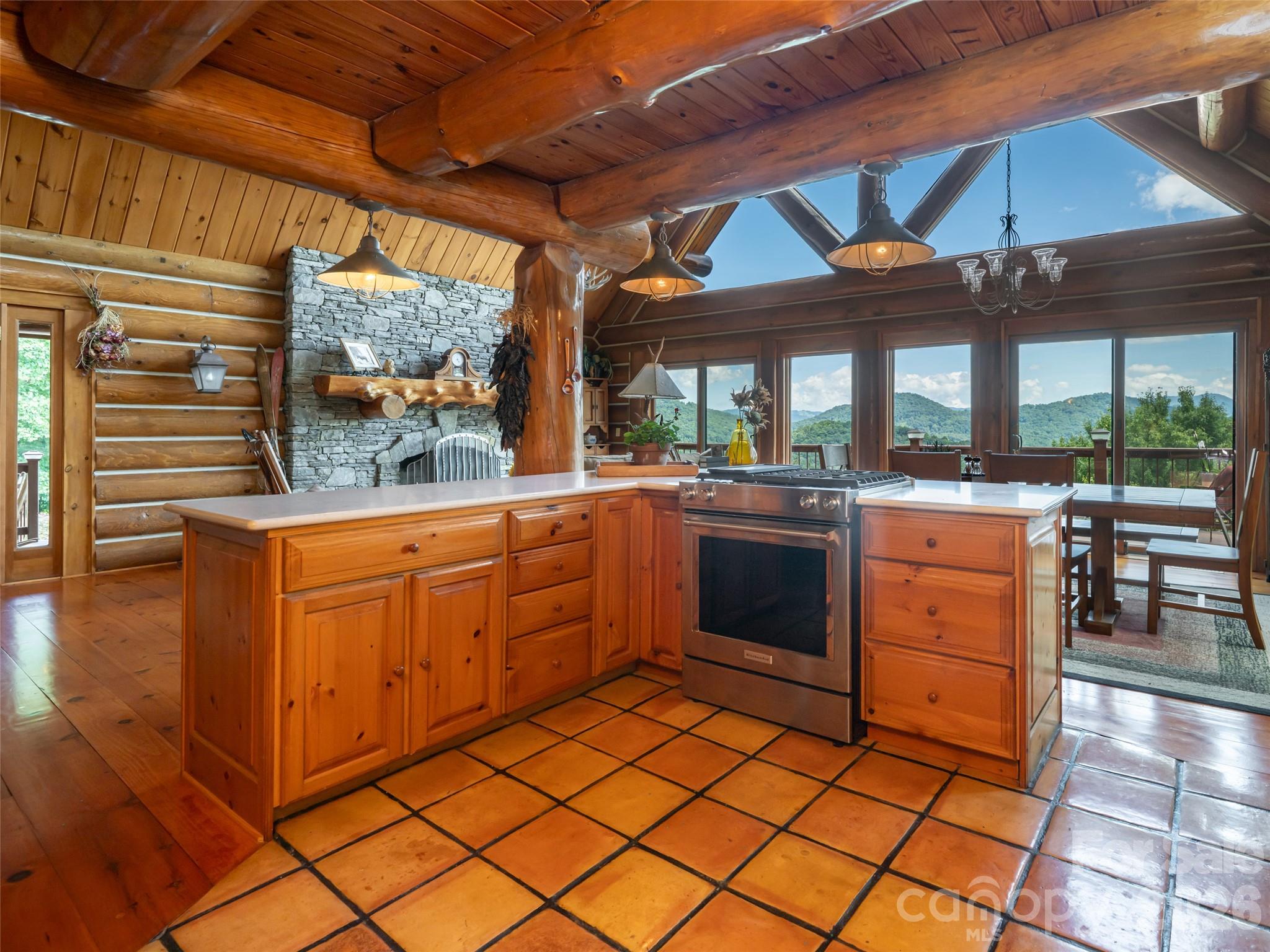 95 Splendor Ridge — Waynesville
