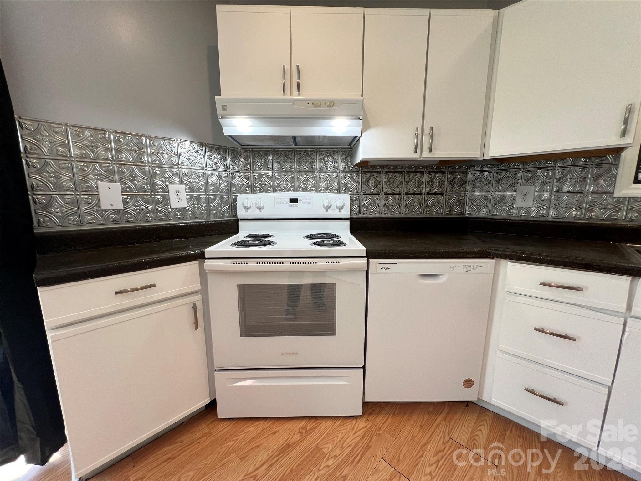 714 Farmington Circle — Hendersonville