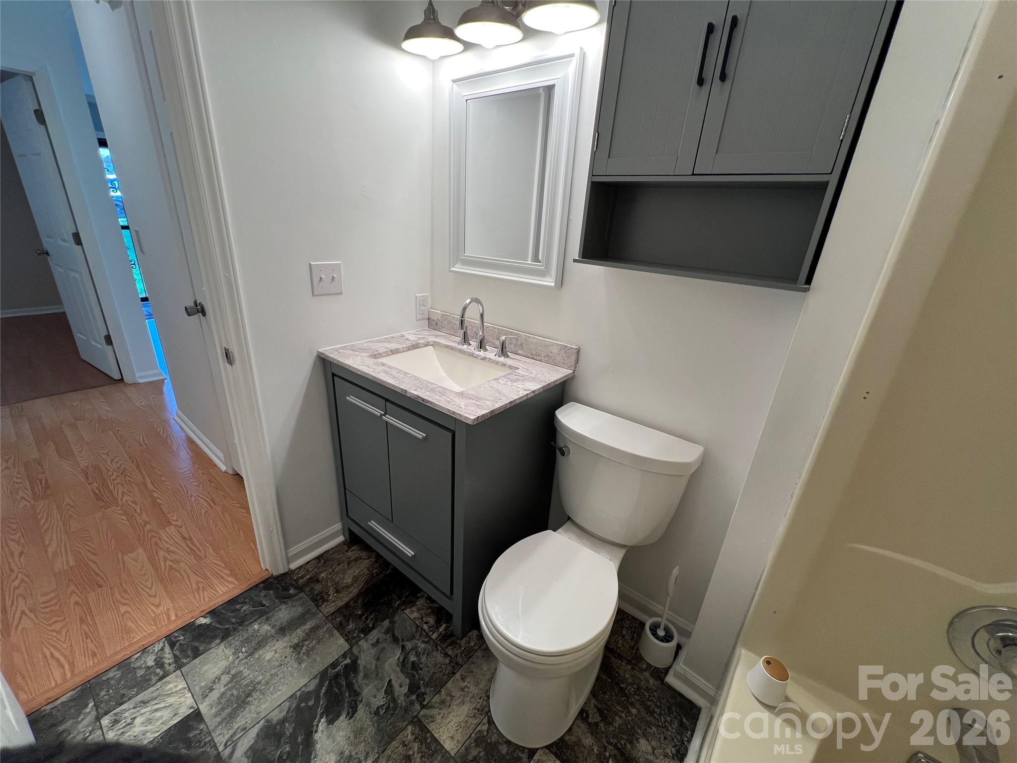 714 Farmington Circle — Hendersonville