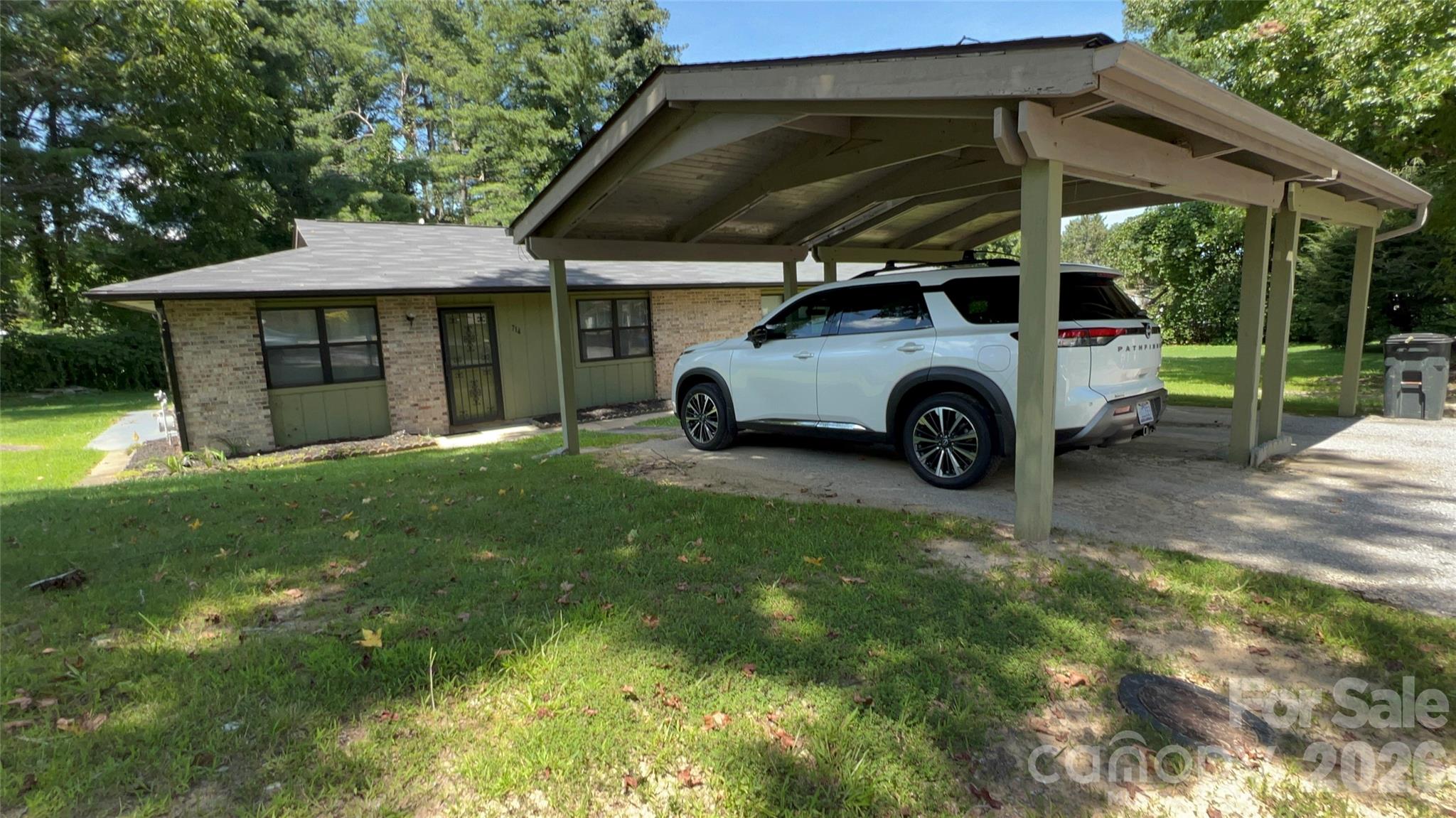 714 Farmington Circle — Hendersonville