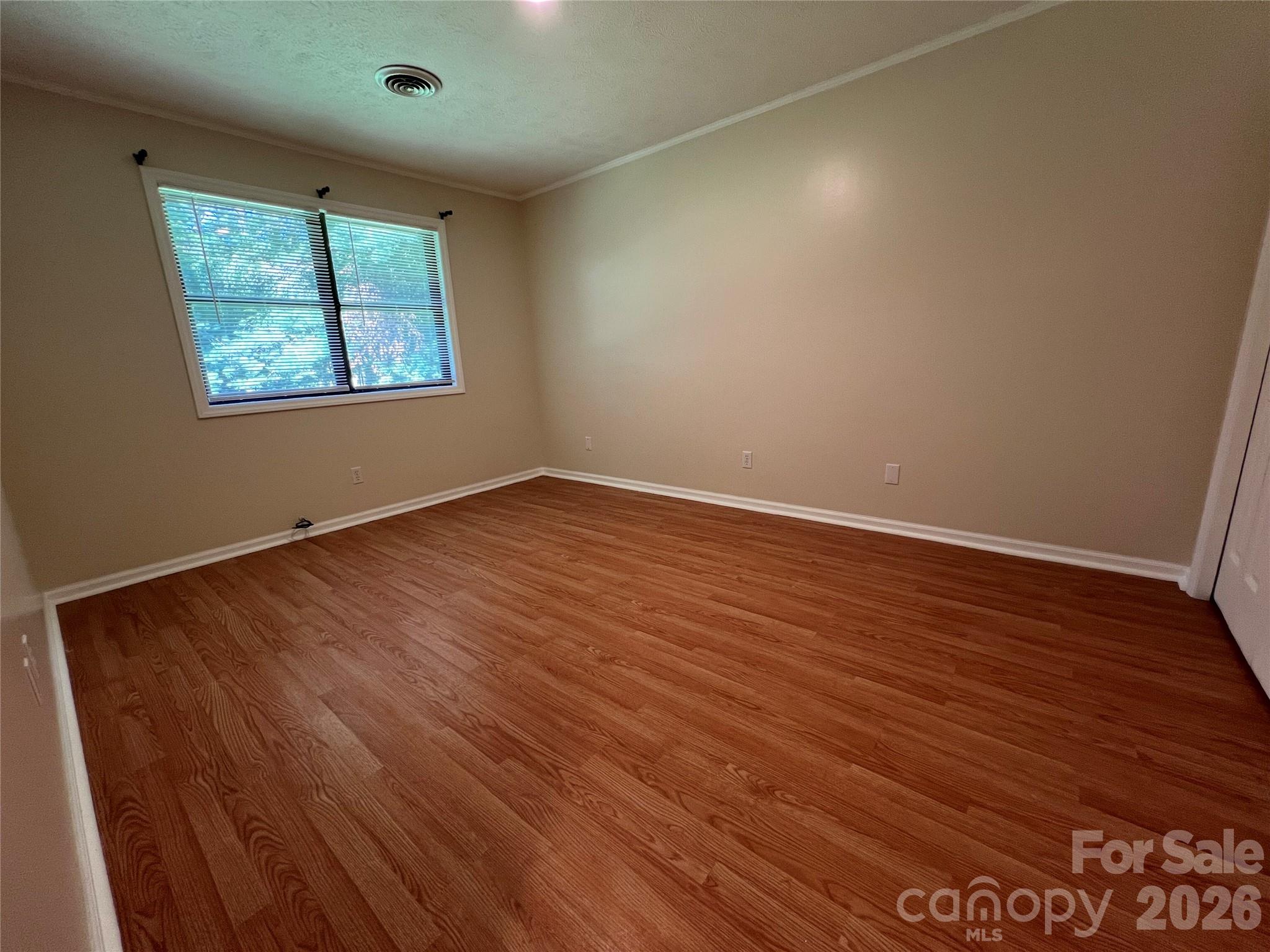 714 Farmington Circle — Hendersonville