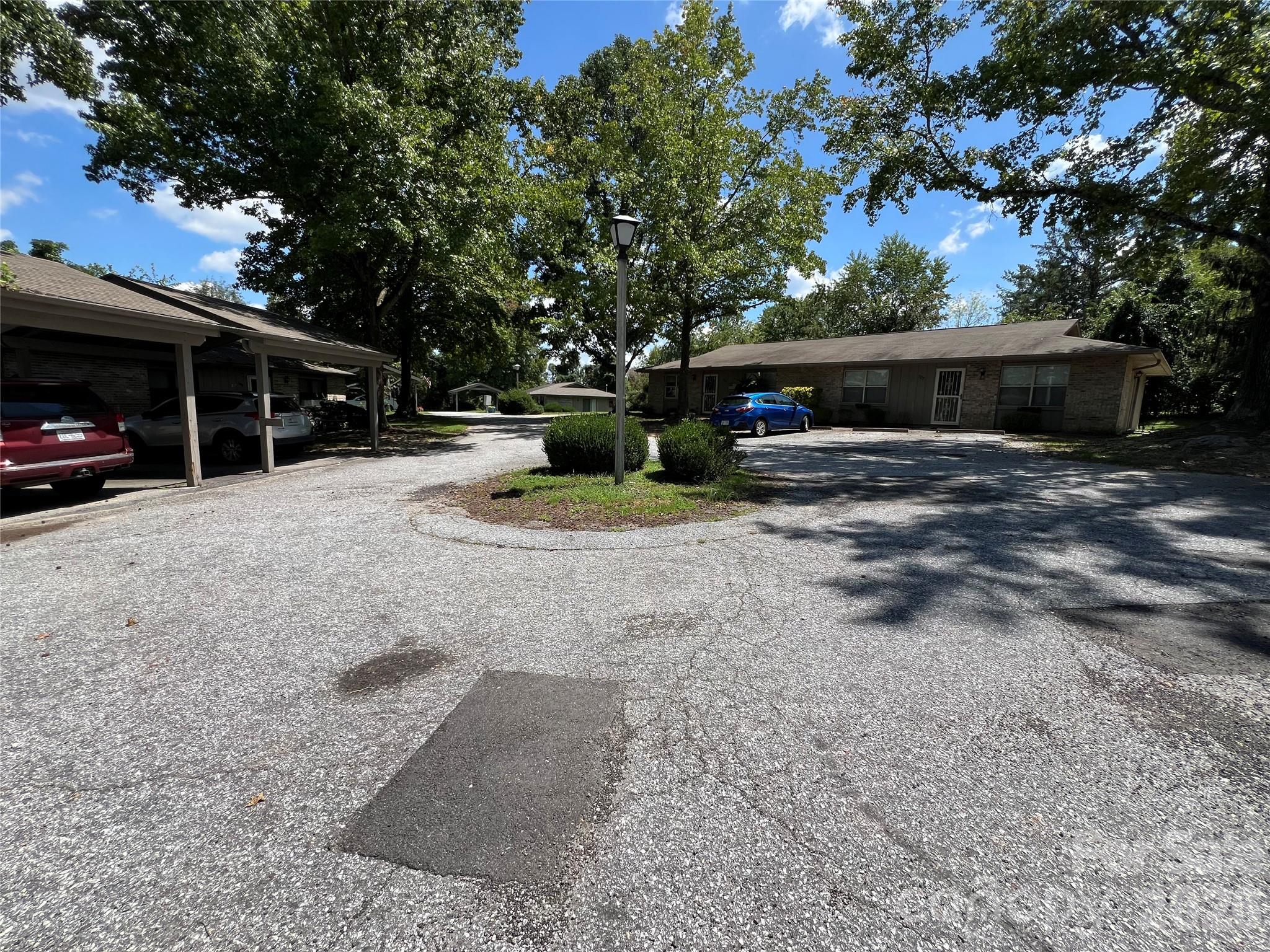 714 Farmington Circle — Hendersonville