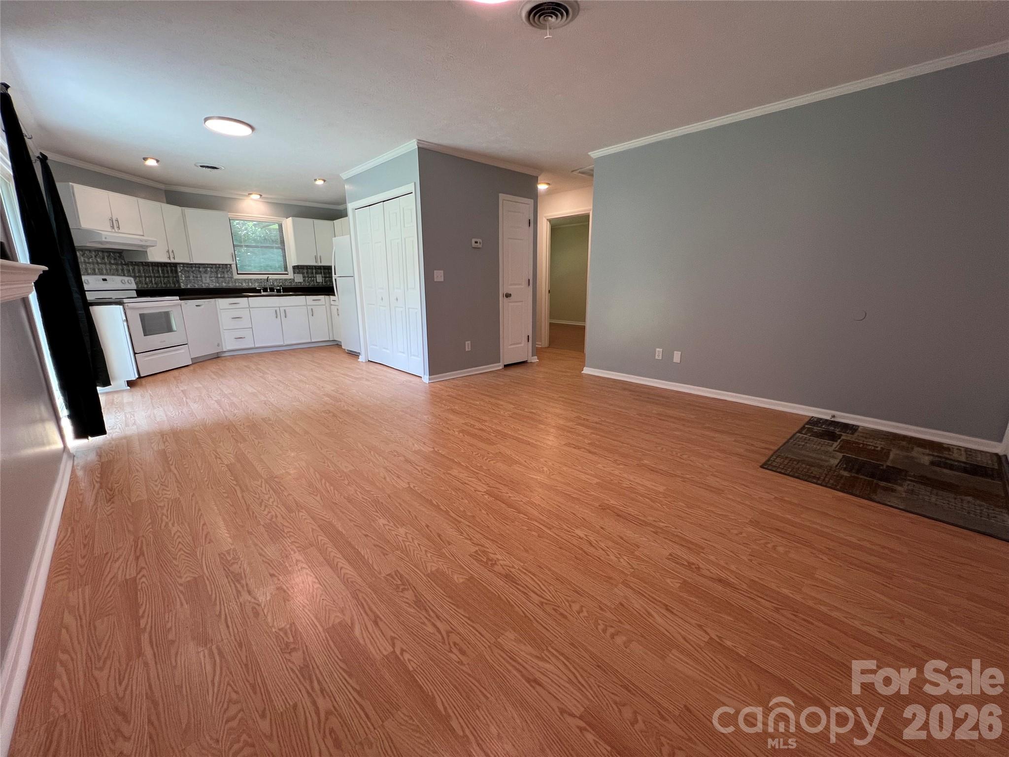 714 Farmington Circle — Hendersonville