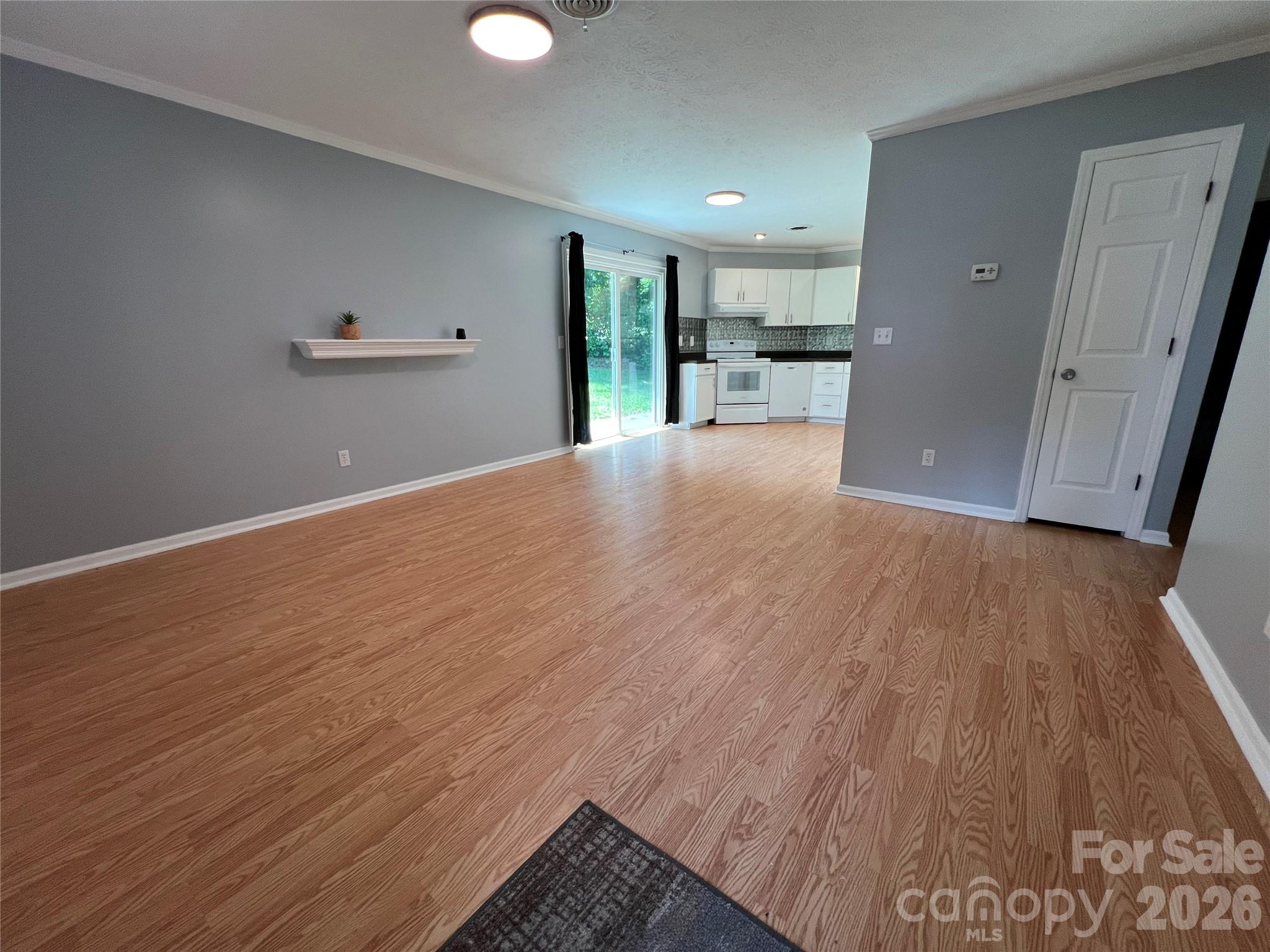 714 Farmington Circle — Hendersonville