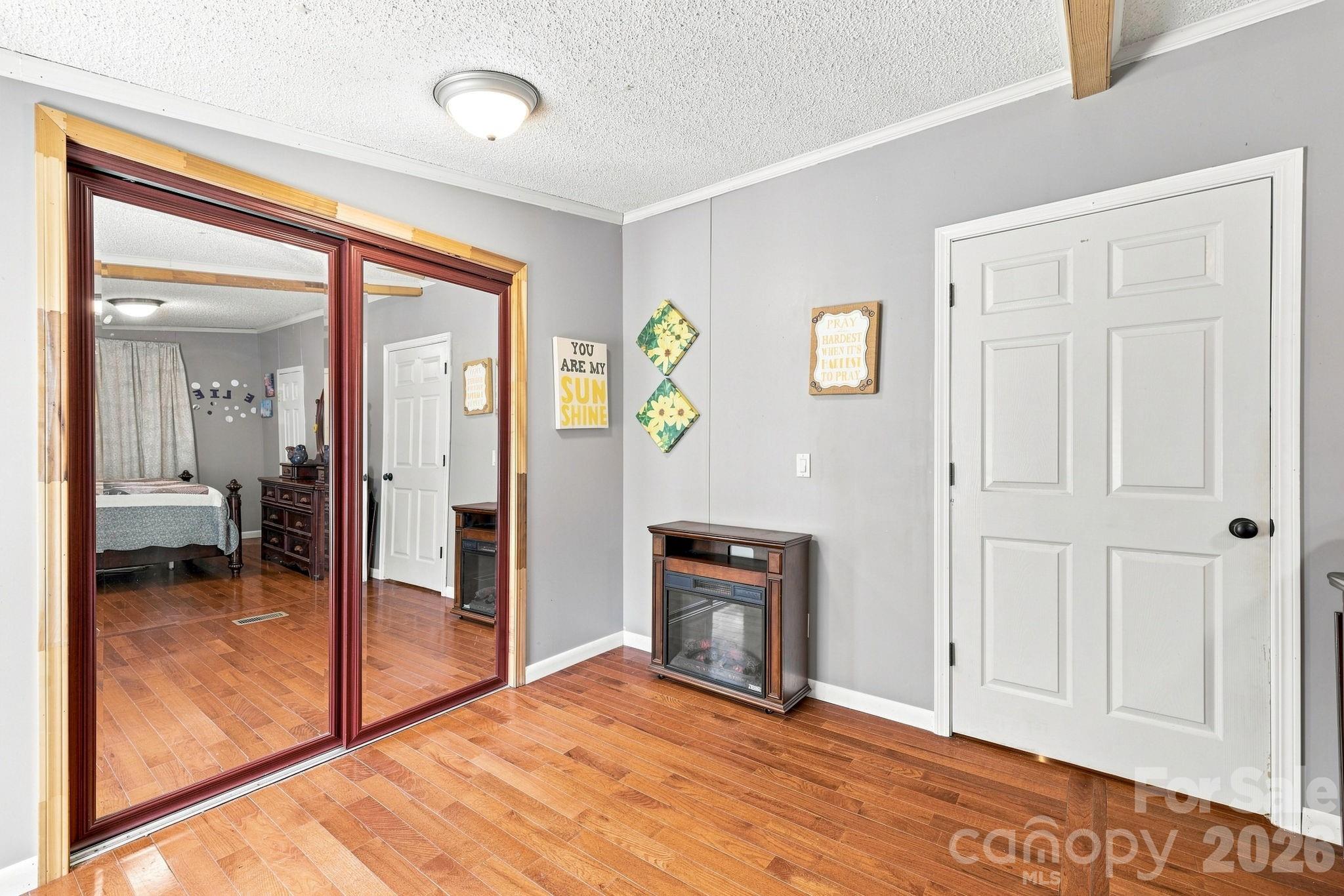 4 Sunset Farms Road — Whittier