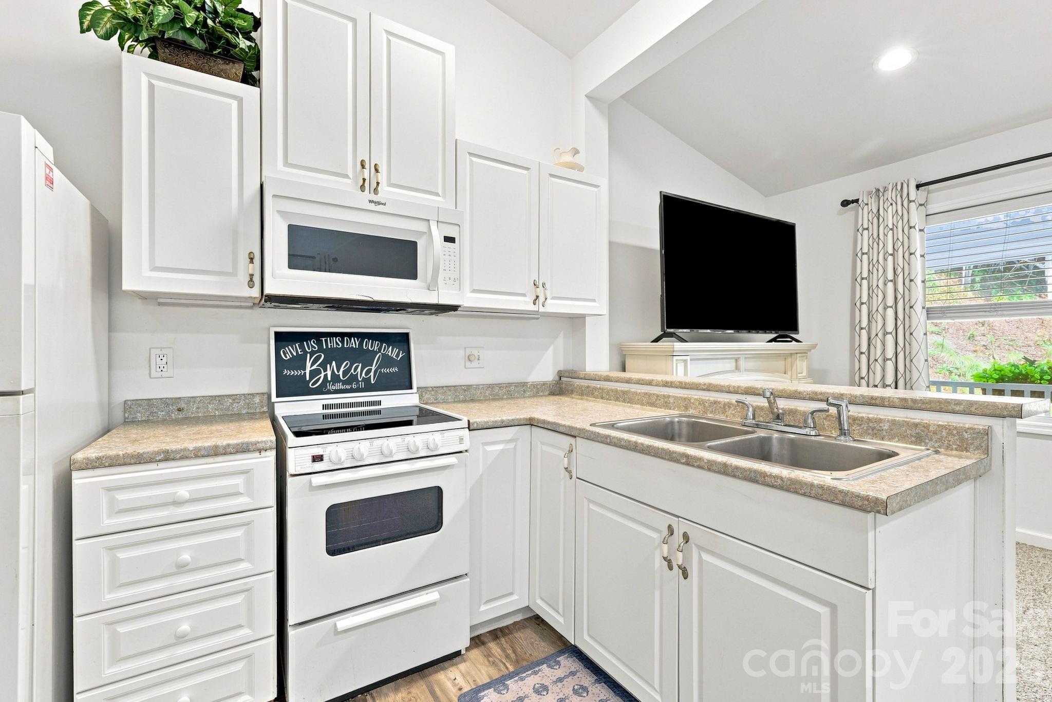 4 Sunset Farms Road — Whittier