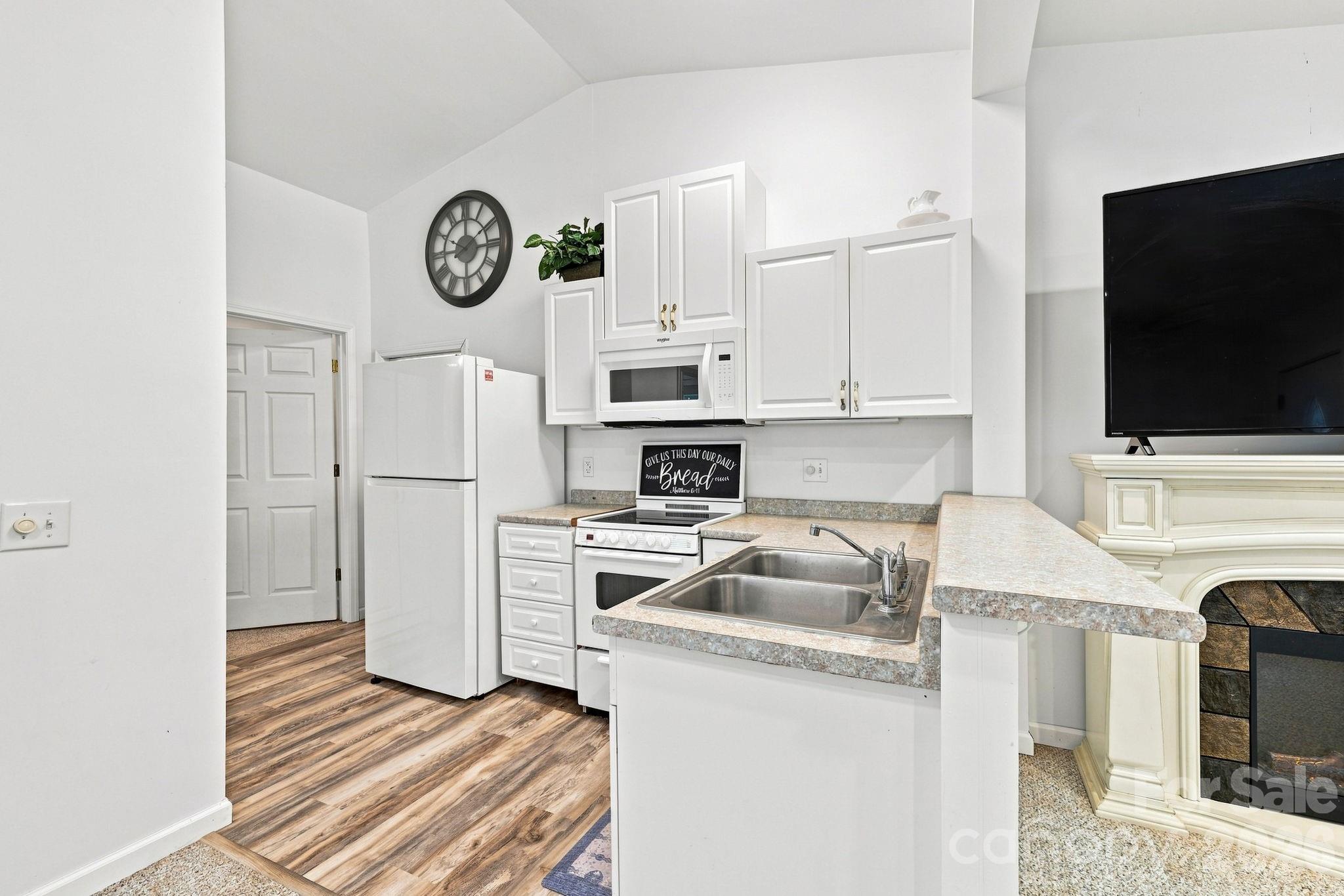 4 Sunset Farms Road — Whittier