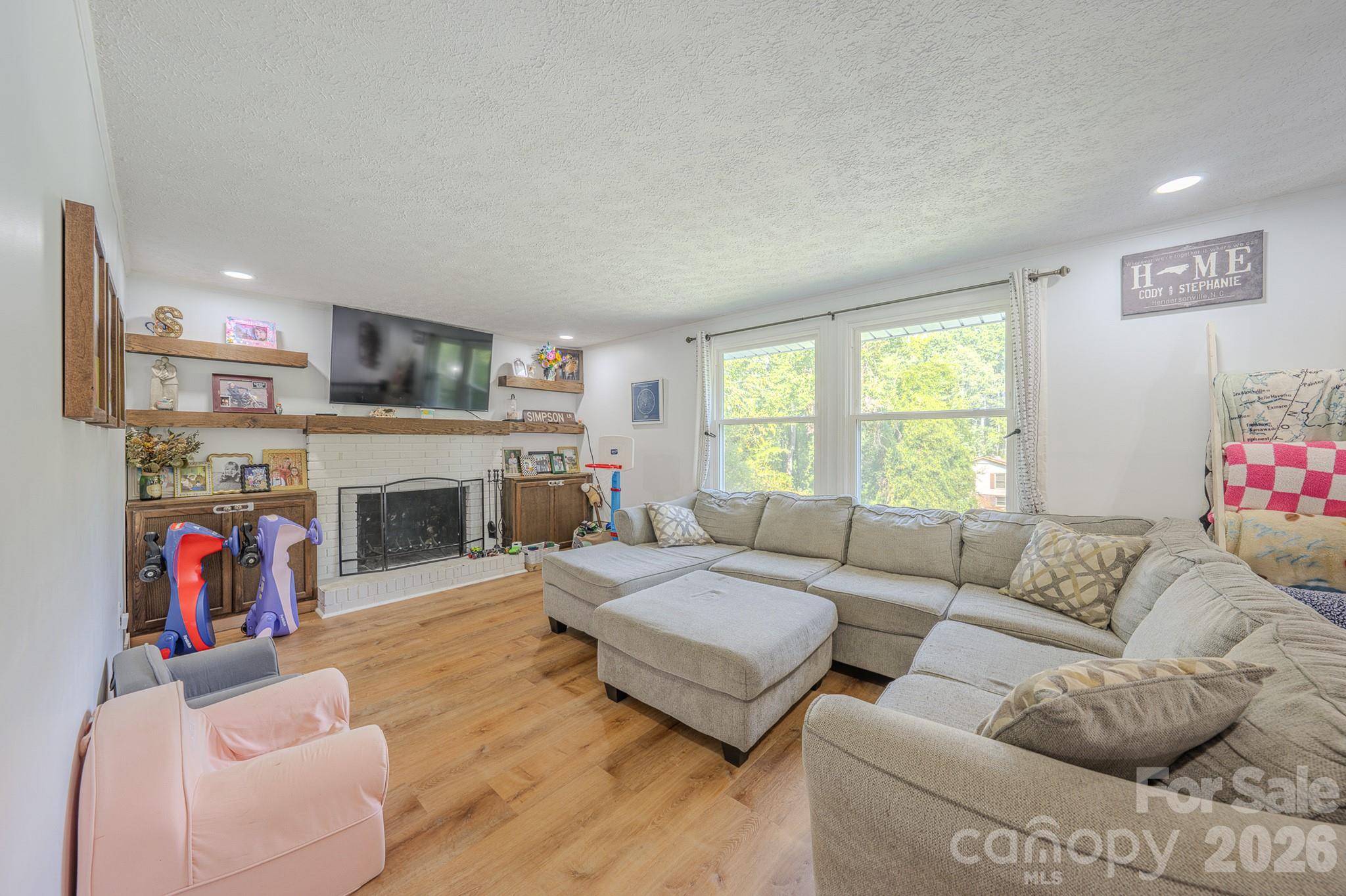 38 Ferenvilla Drive — Hendersonville
