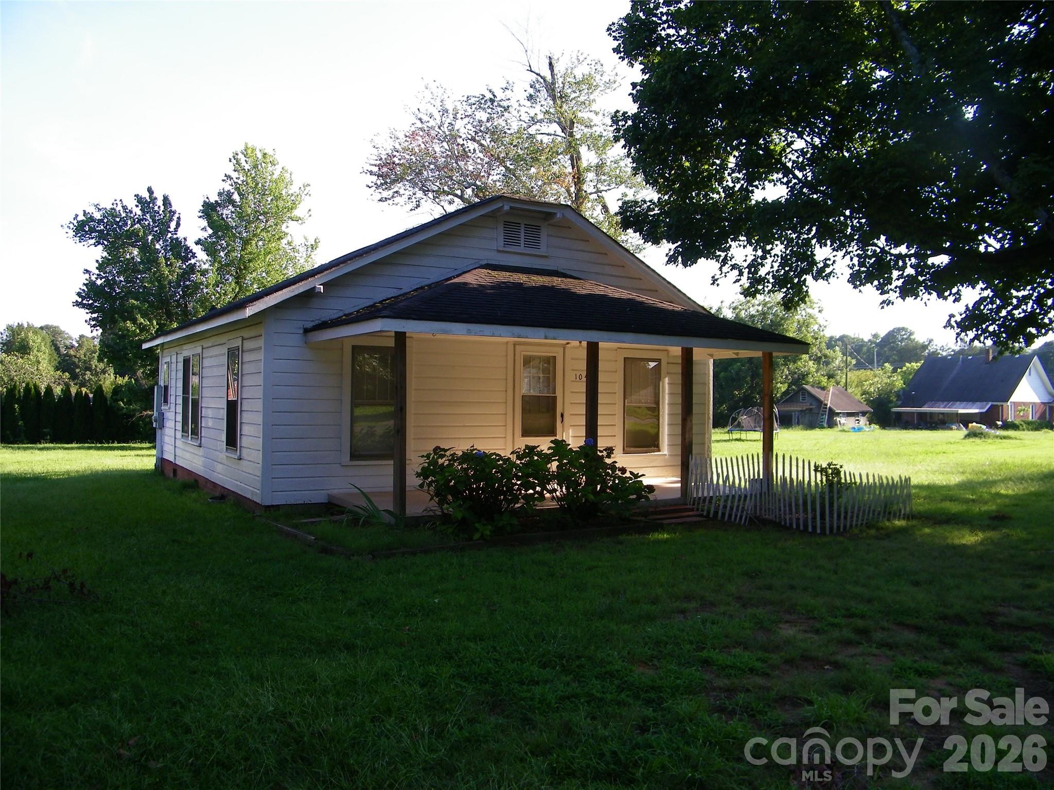 104 Anthony Road — Rockwell