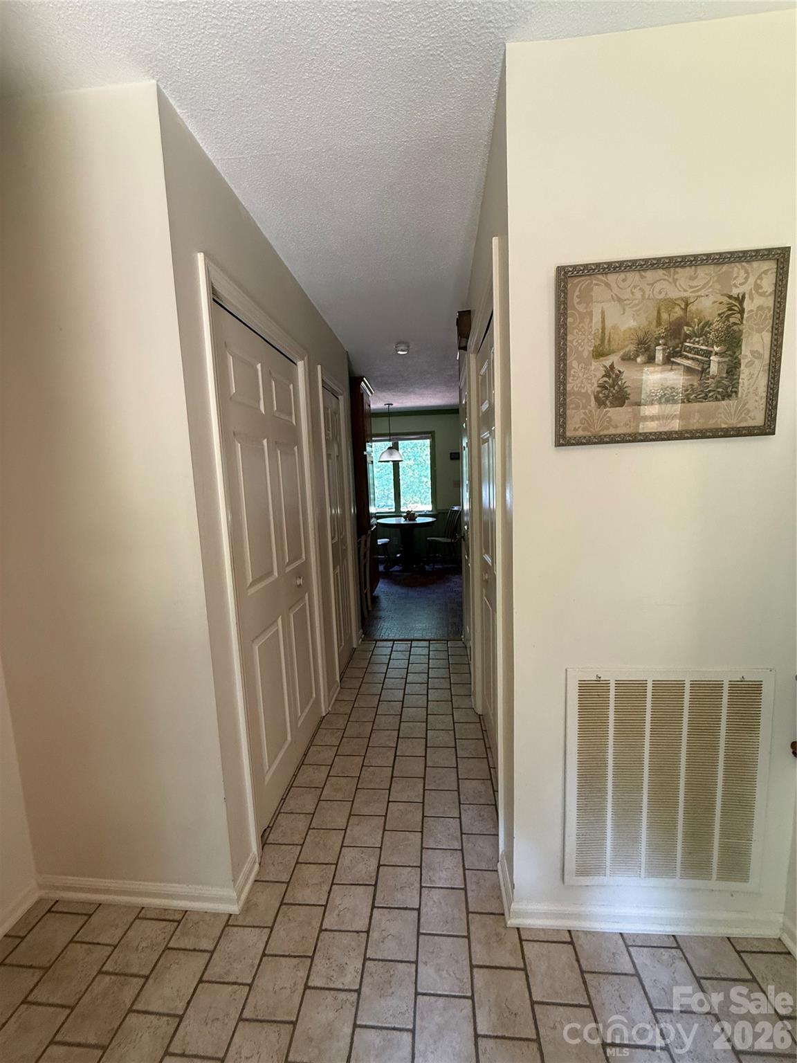 2015 39th Avenue NE — Hickory