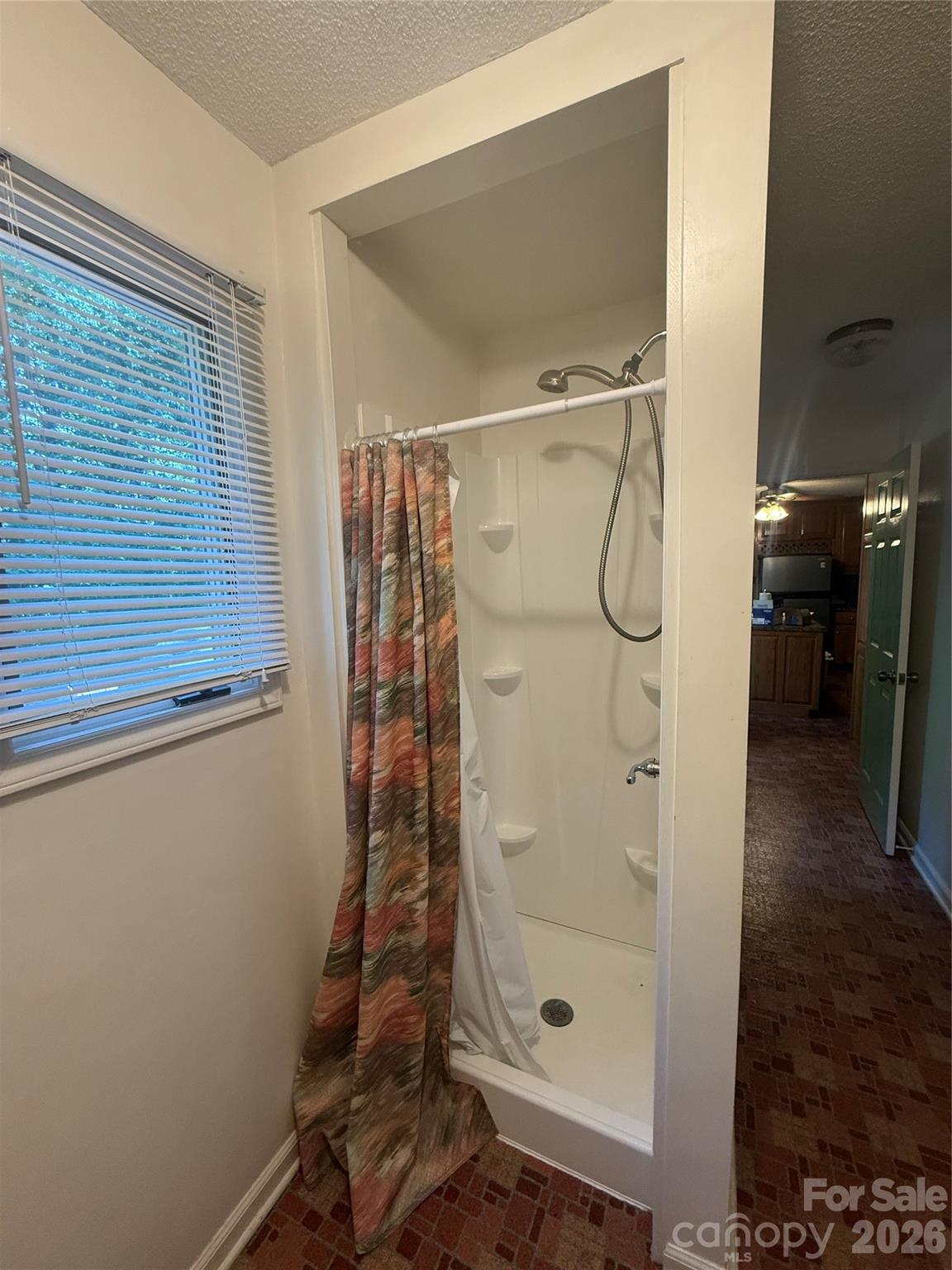 2015 39th Avenue NE — Hickory