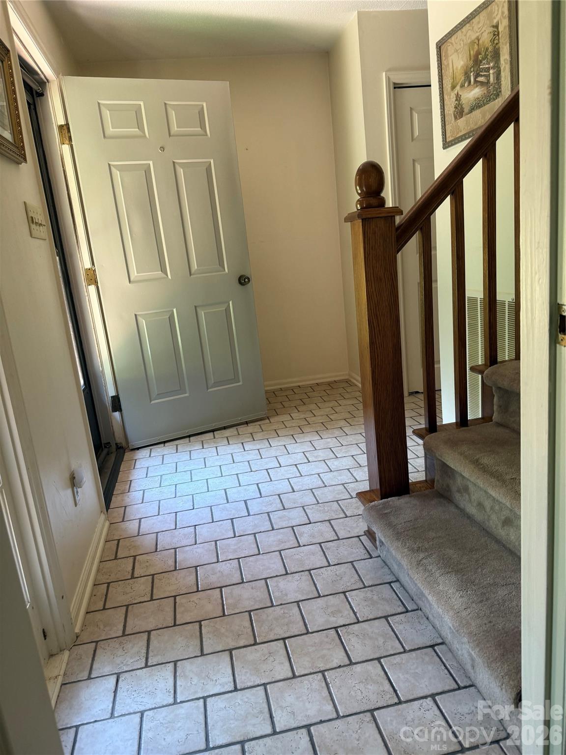 2015 39th Avenue NE — Hickory