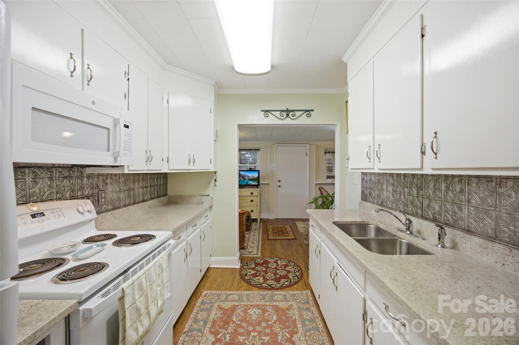 204 Memorial Drive — Clover