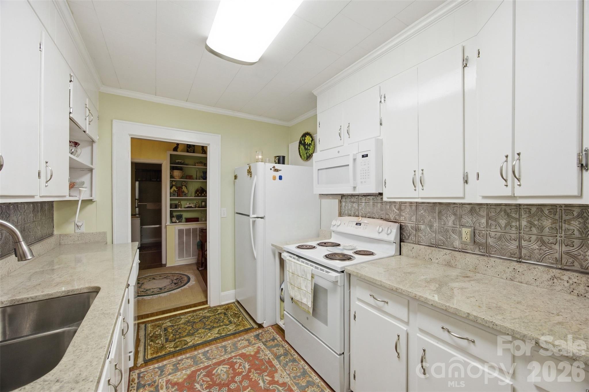 204 Memorial Drive — Clover