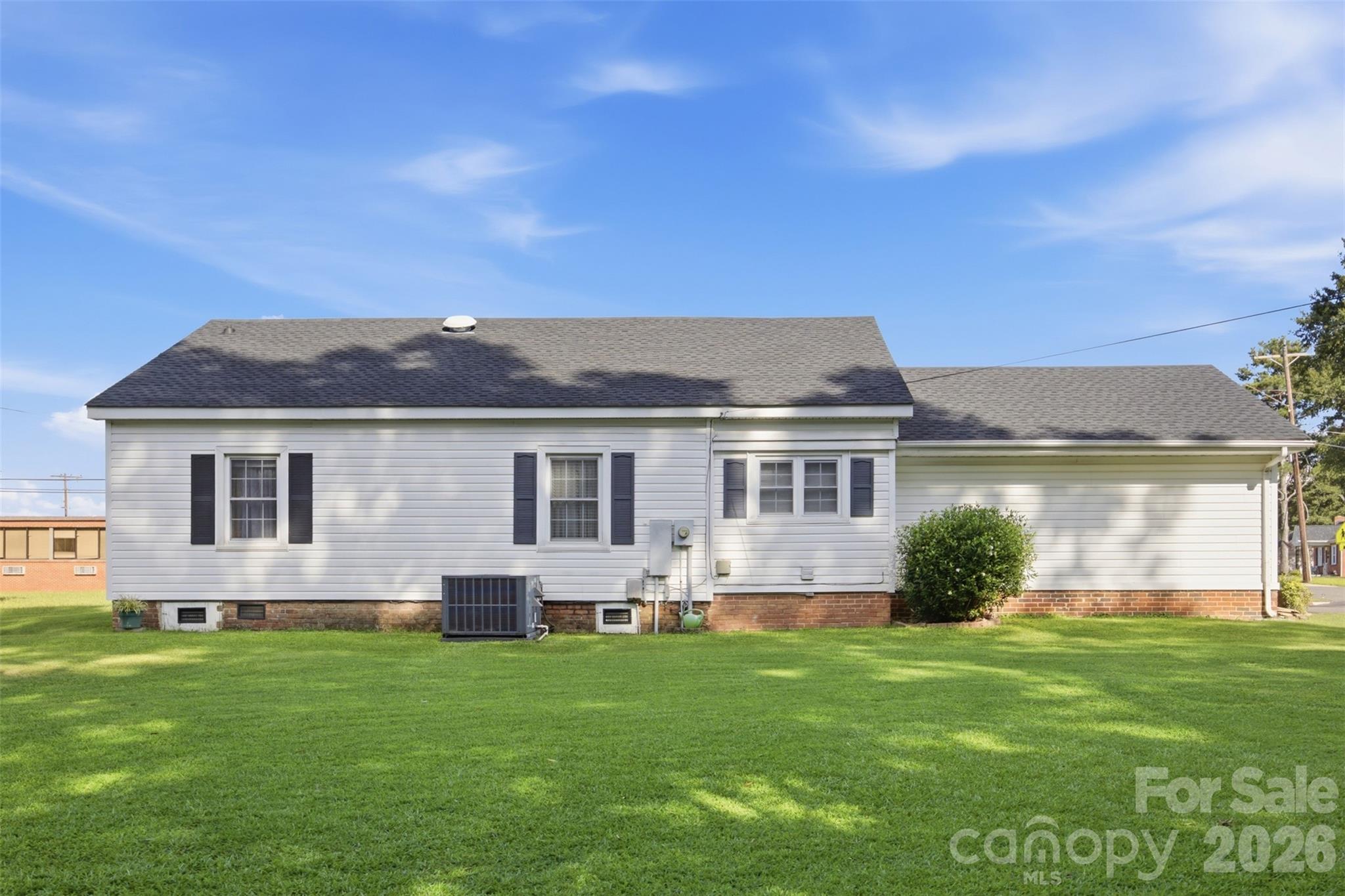 204 Memorial Drive — Clover