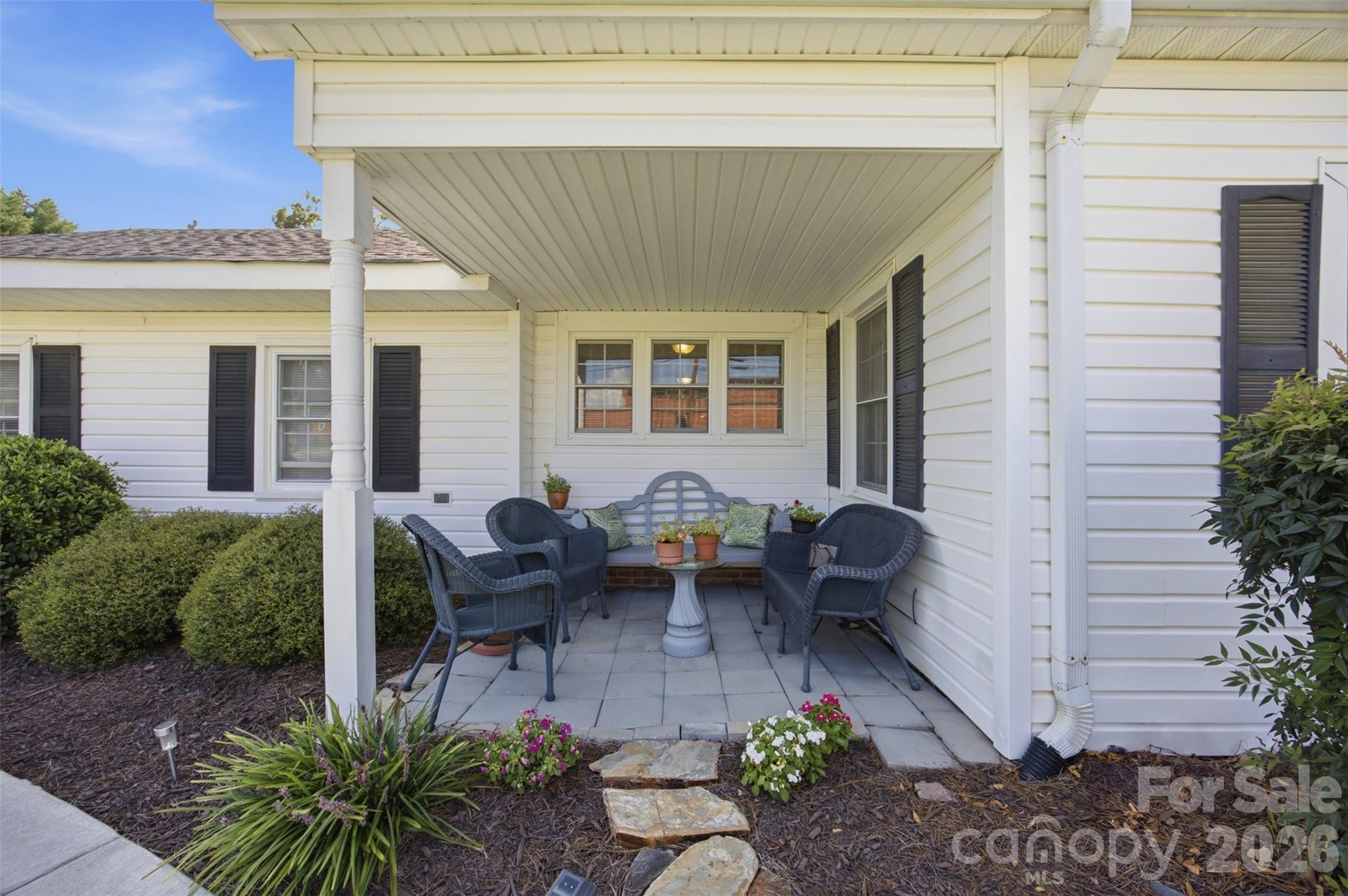 204 Memorial Drive — Clover