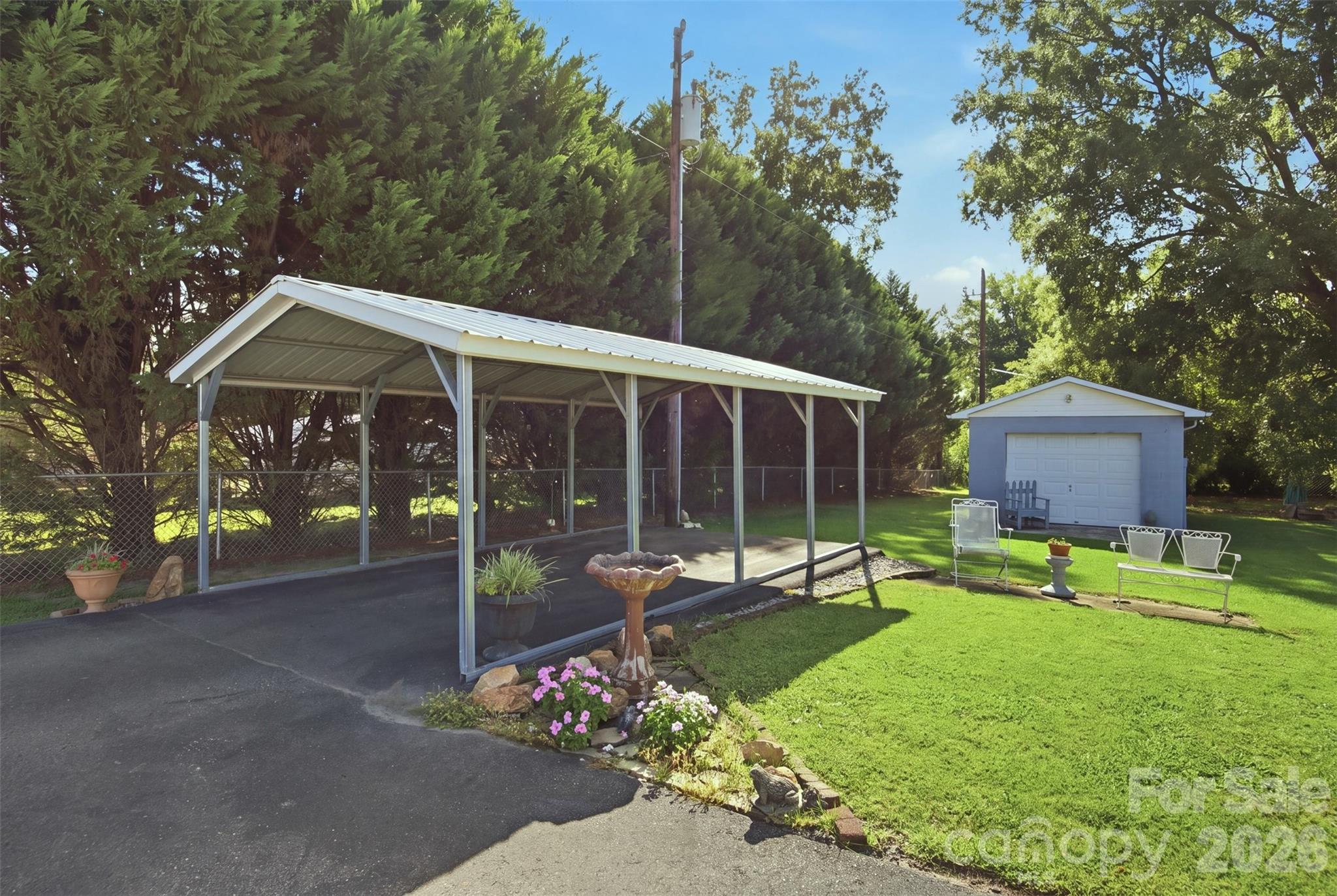 204 Memorial Drive — Clover