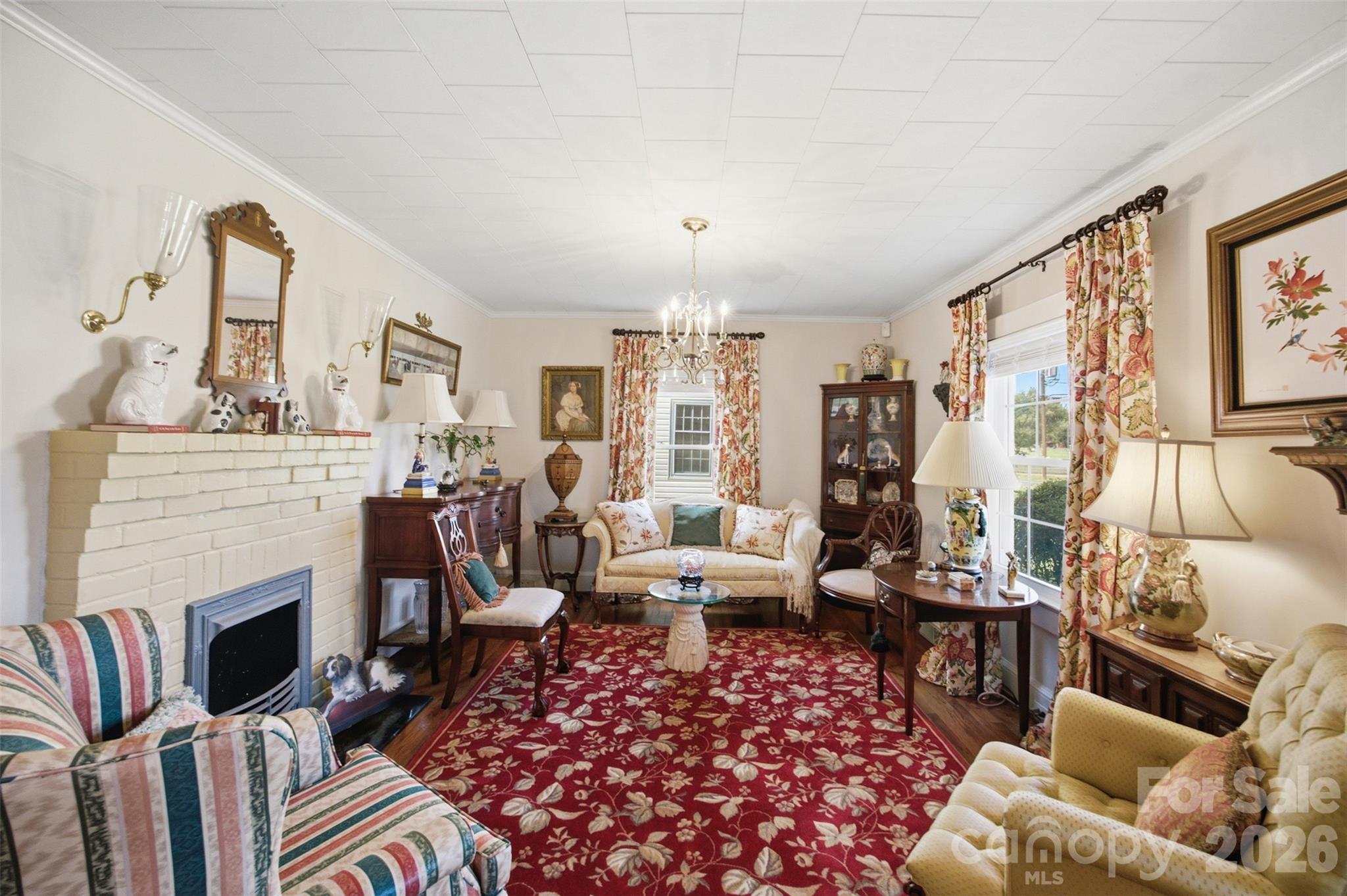 204 Memorial Drive — Clover