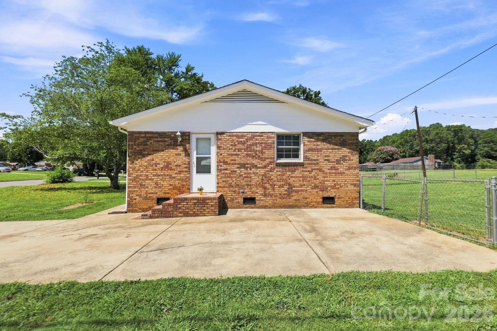 411 E Tennessee Avenue — Bessemer City