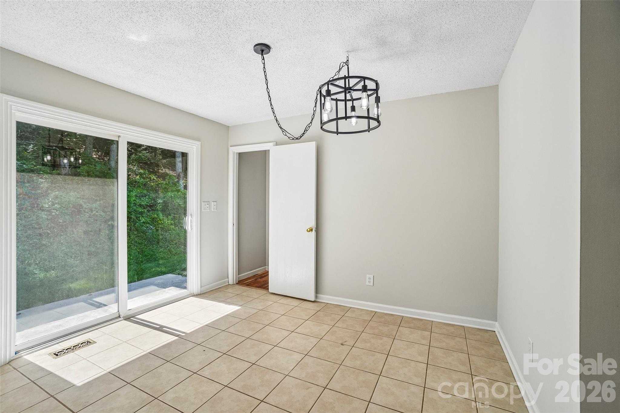 19 Jupiter Heights — Weaverville