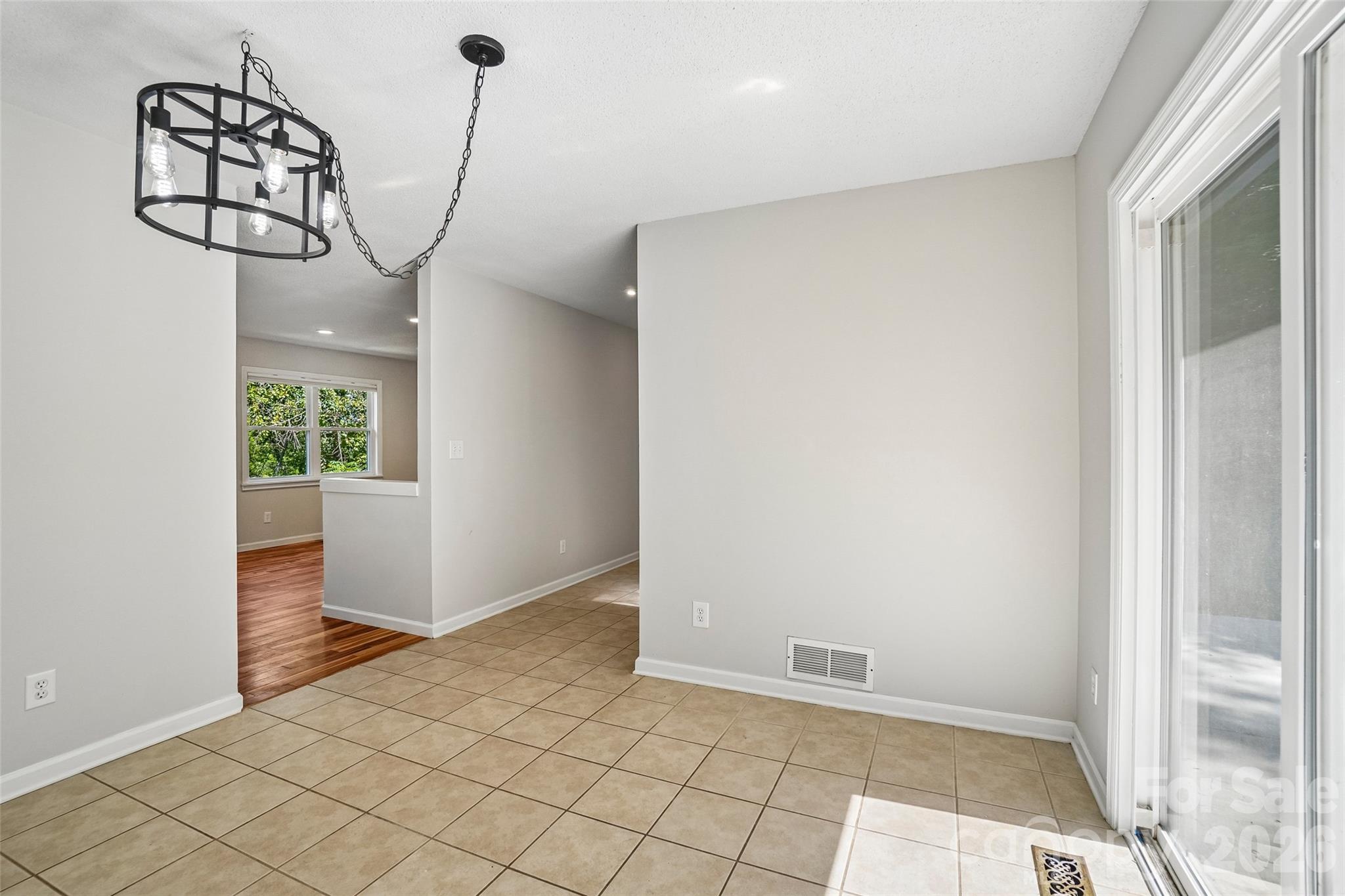 19 Jupiter Heights — Weaverville