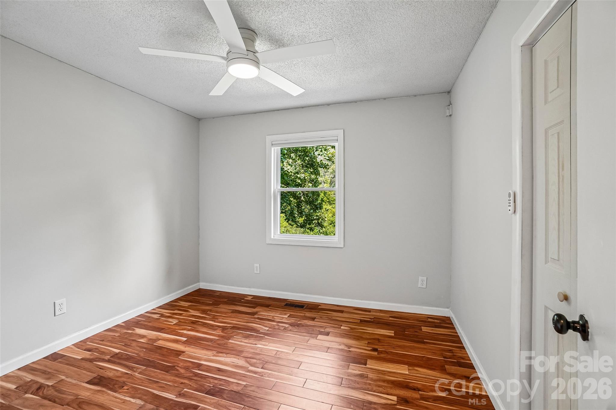 19 Jupiter Heights — Weaverville