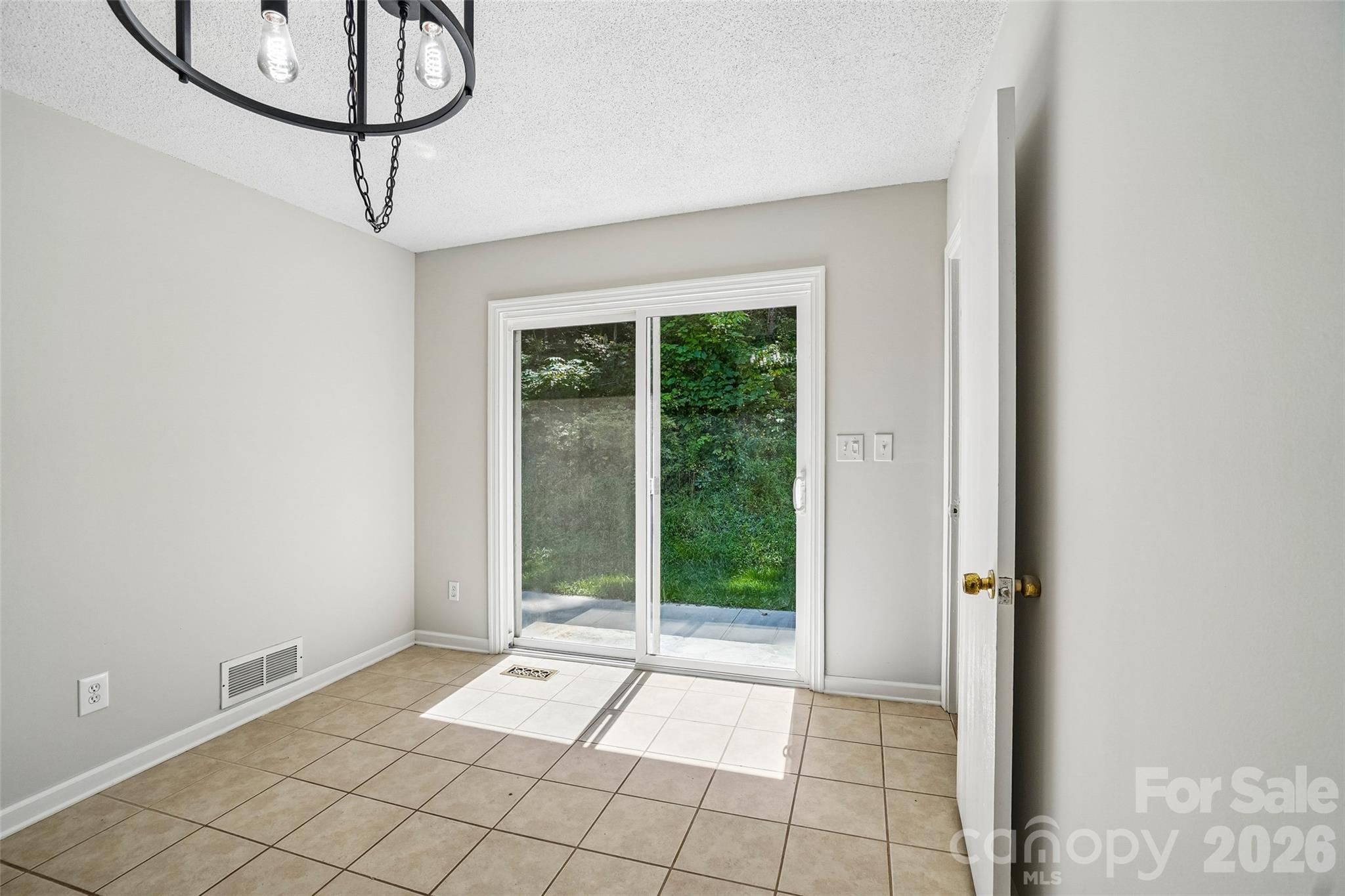 19 Jupiter Heights — Weaverville