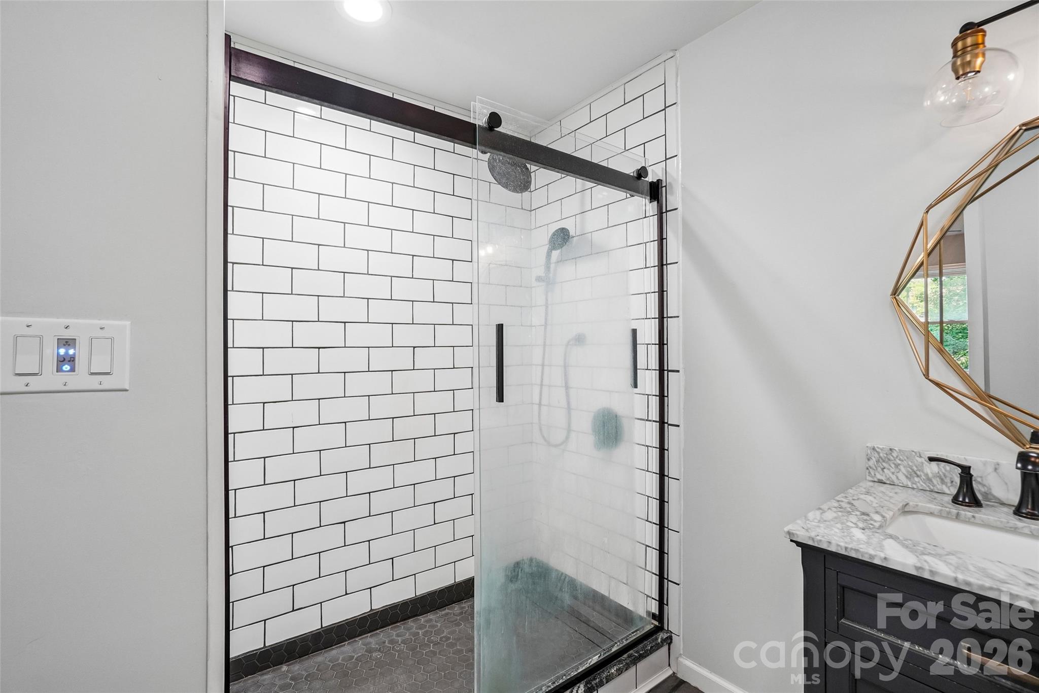 19 Jupiter Heights — Weaverville