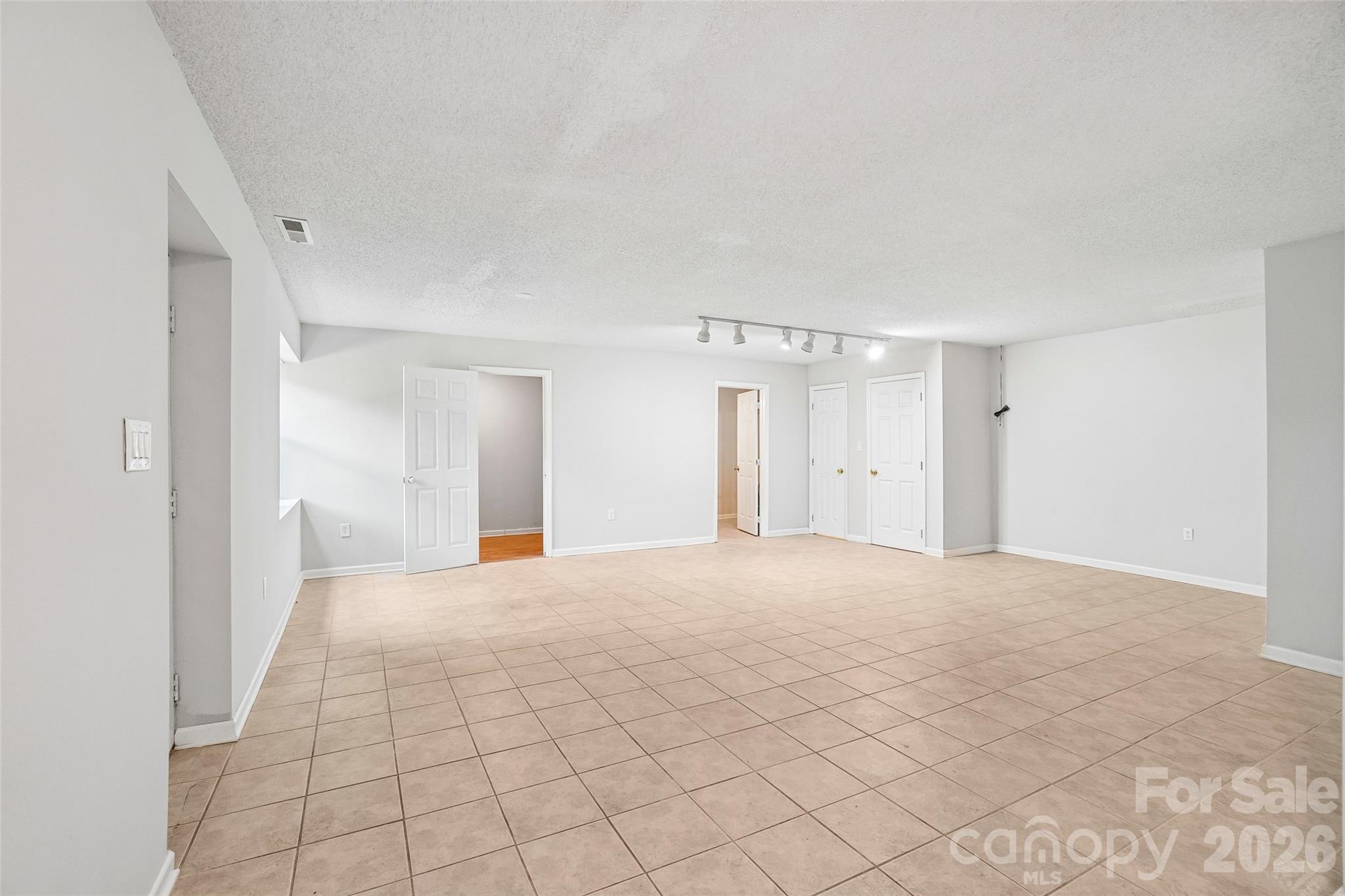 19 Jupiter Heights — Weaverville