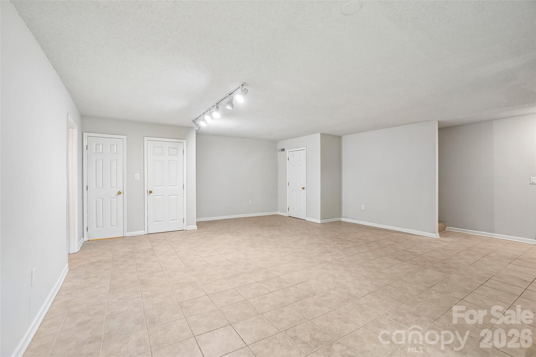 19 Jupiter Heights — Weaverville