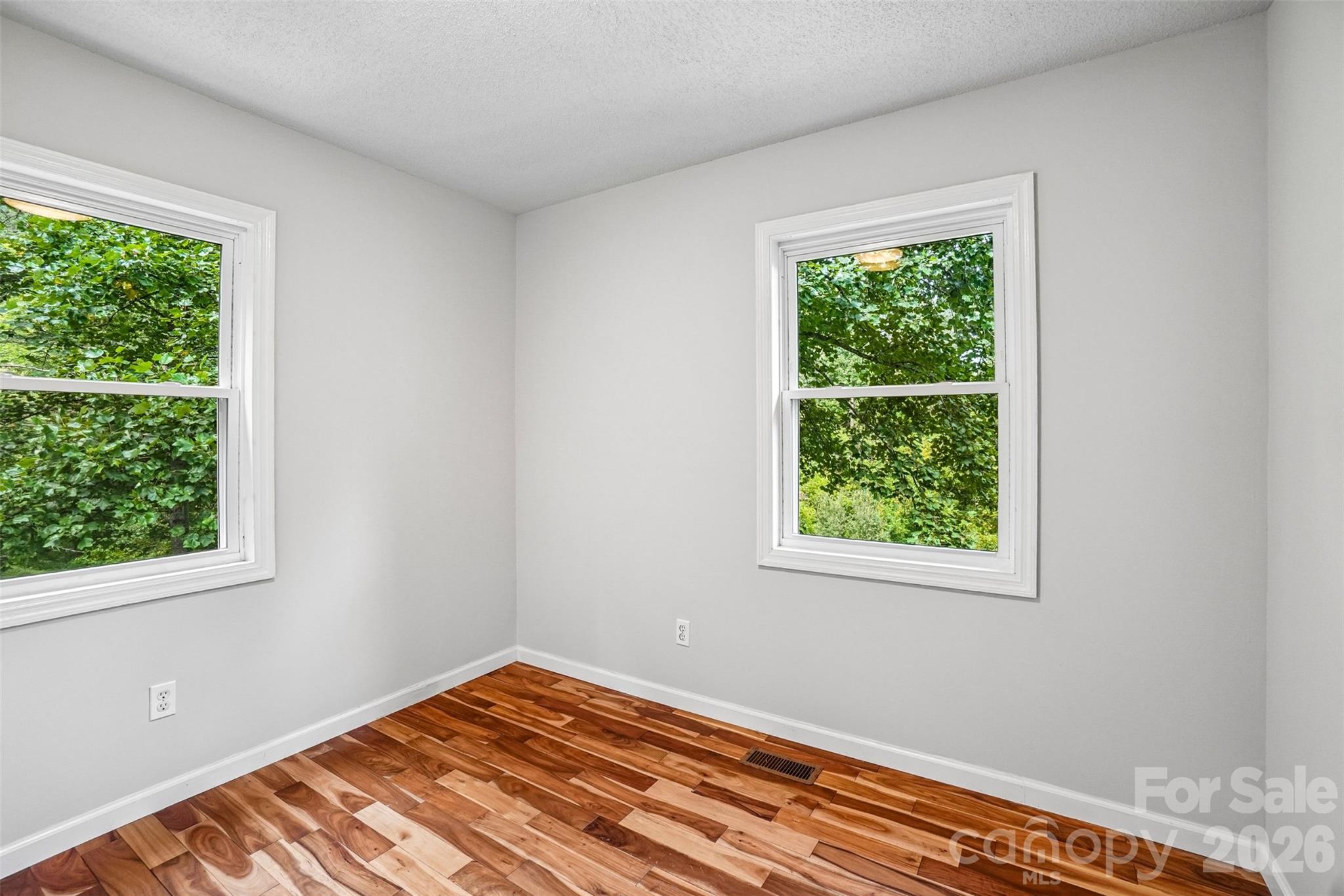 19 Jupiter Heights — Weaverville