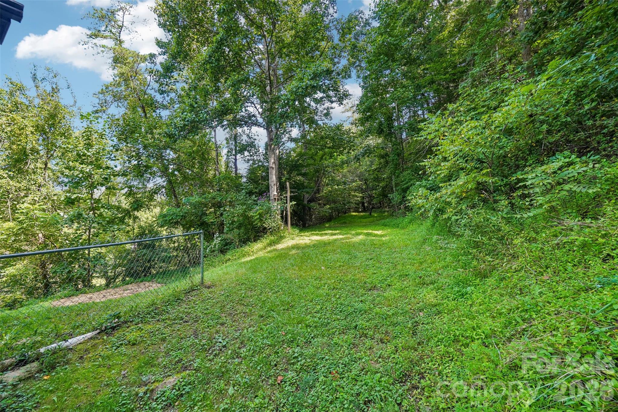 19 Jupiter Heights — Weaverville