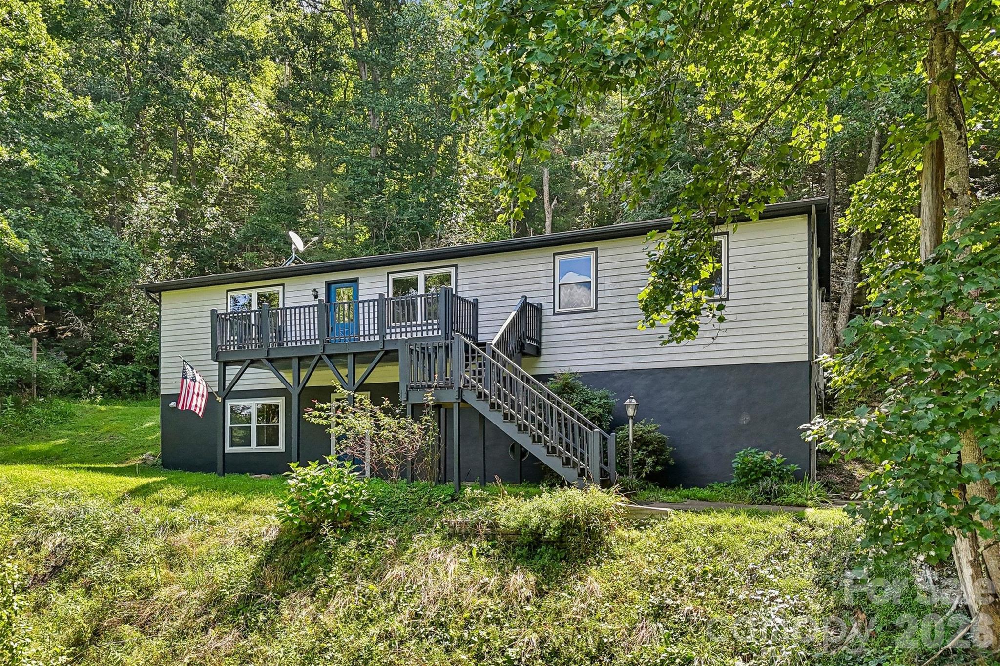 19 Jupiter Heights — Weaverville