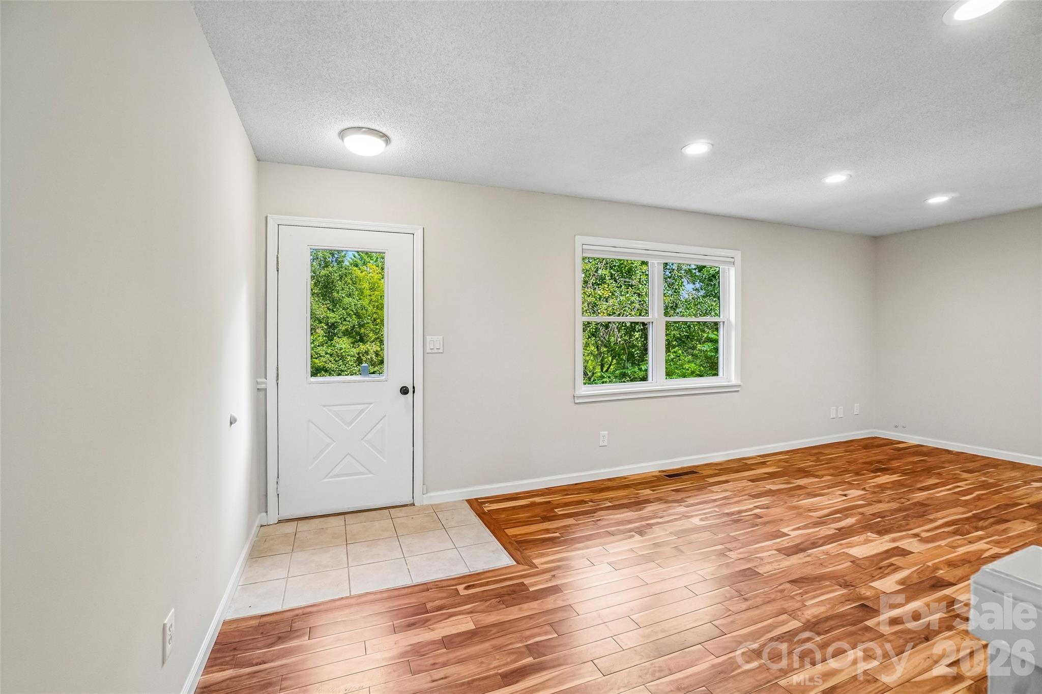 19 Jupiter Heights — Weaverville