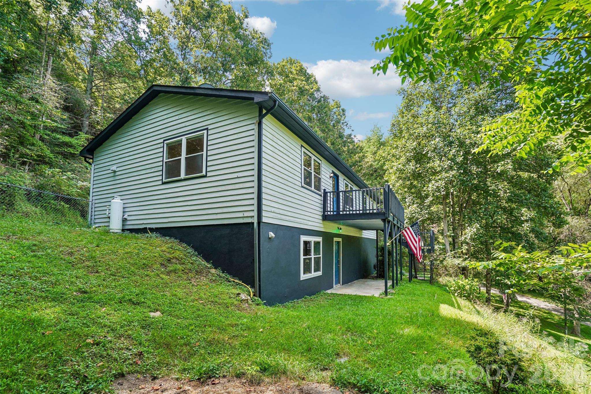 19 Jupiter Heights — Weaverville