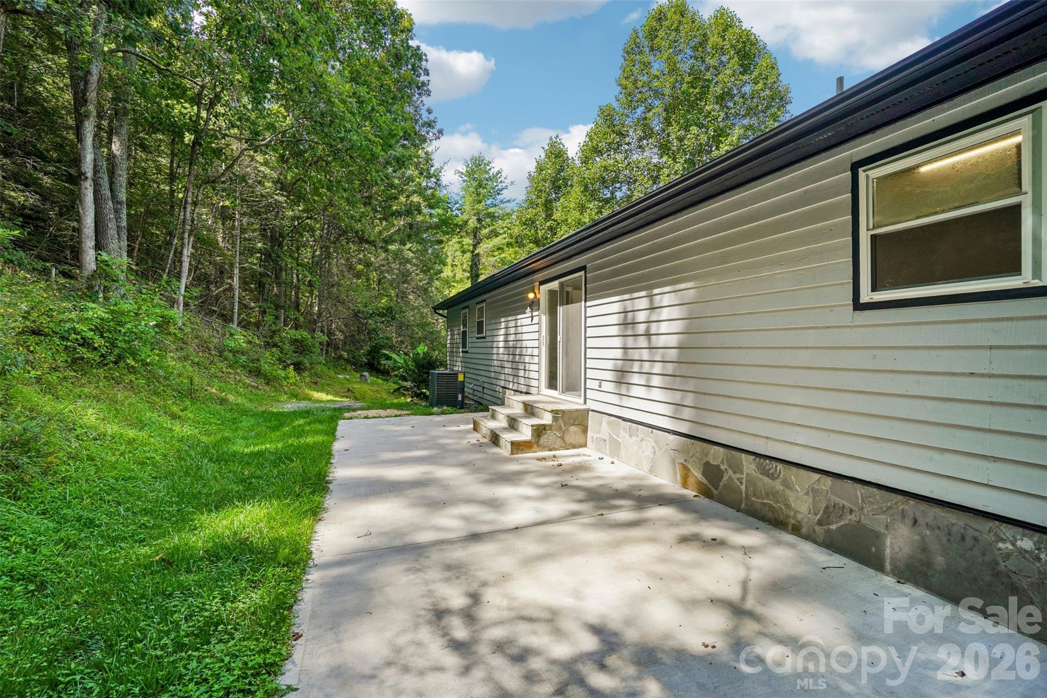 19 Jupiter Heights — Weaverville