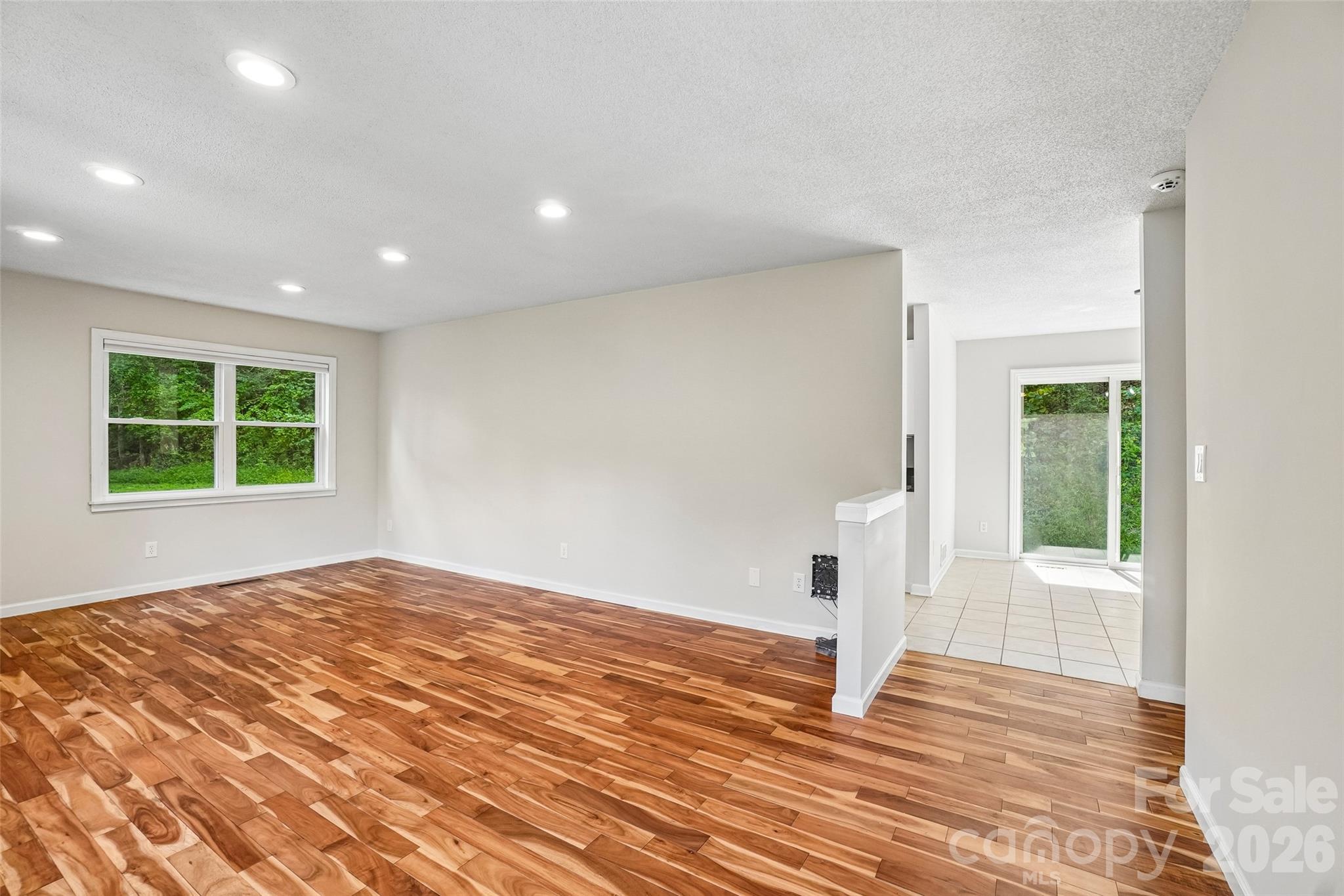 19 Jupiter Heights — Weaverville