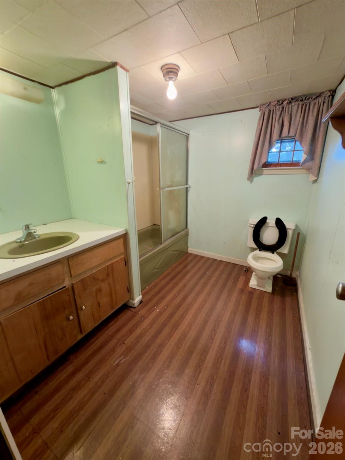 1351 Black Ankle Road — Star