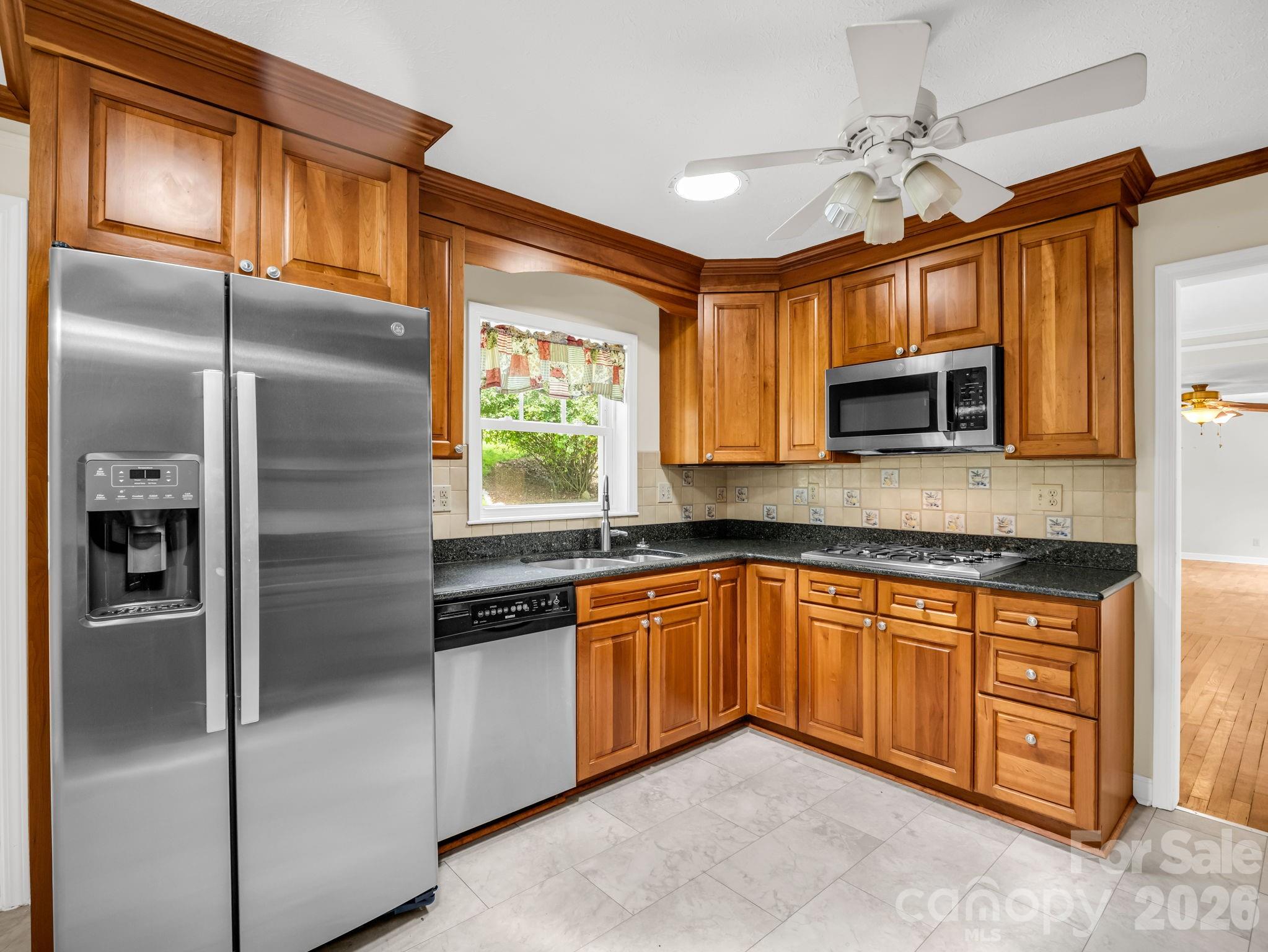 370 Orchard Circle — Laurel Park
