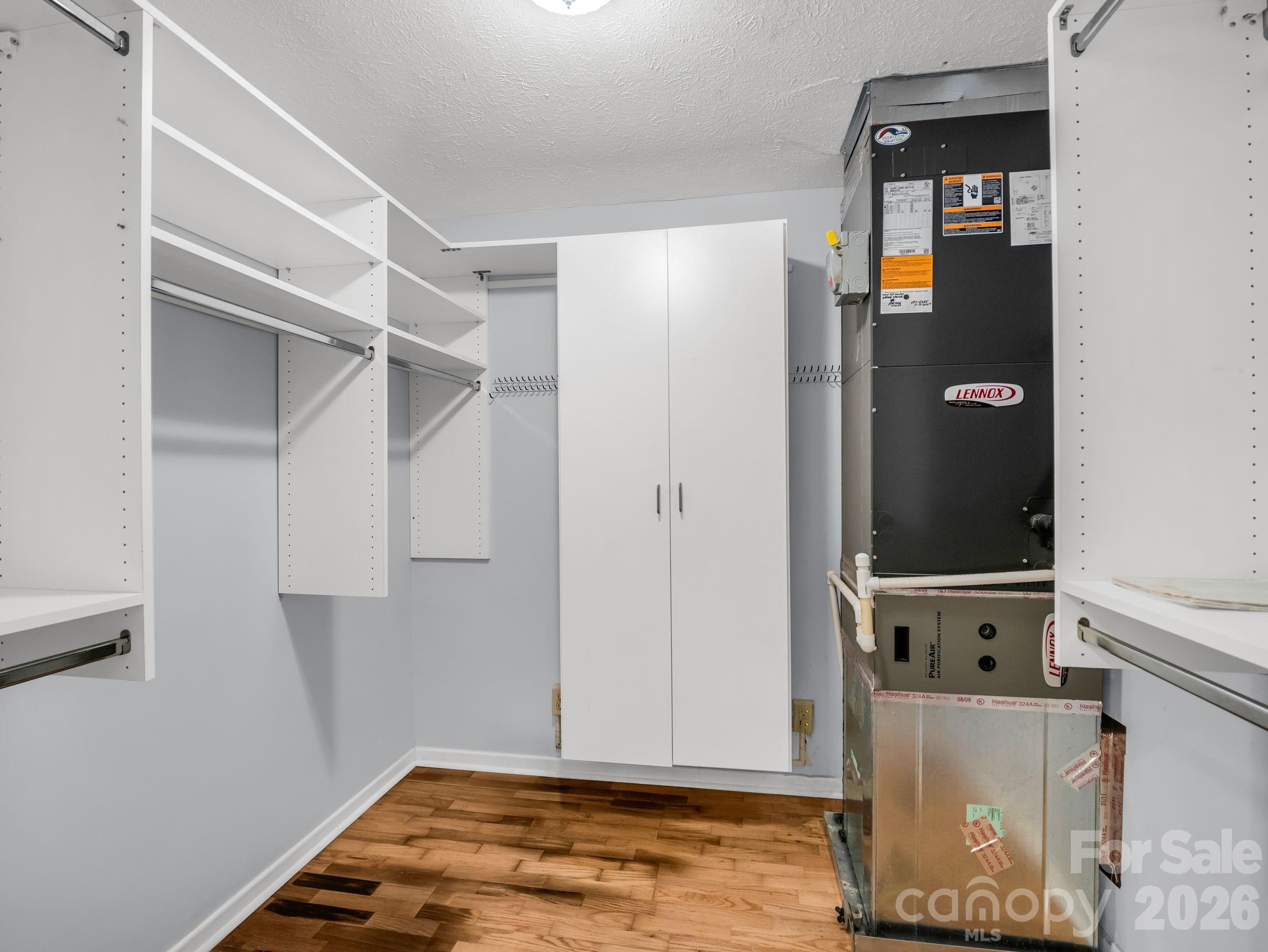 370 Orchard Circle — Laurel Park