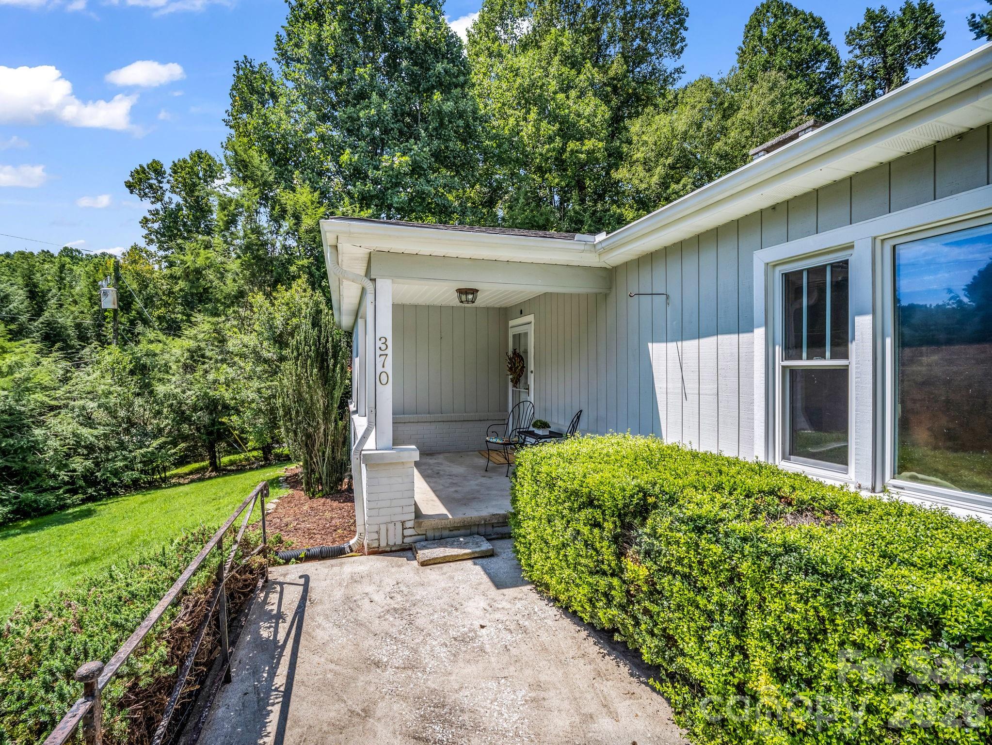370 Orchard Circle — Laurel Park