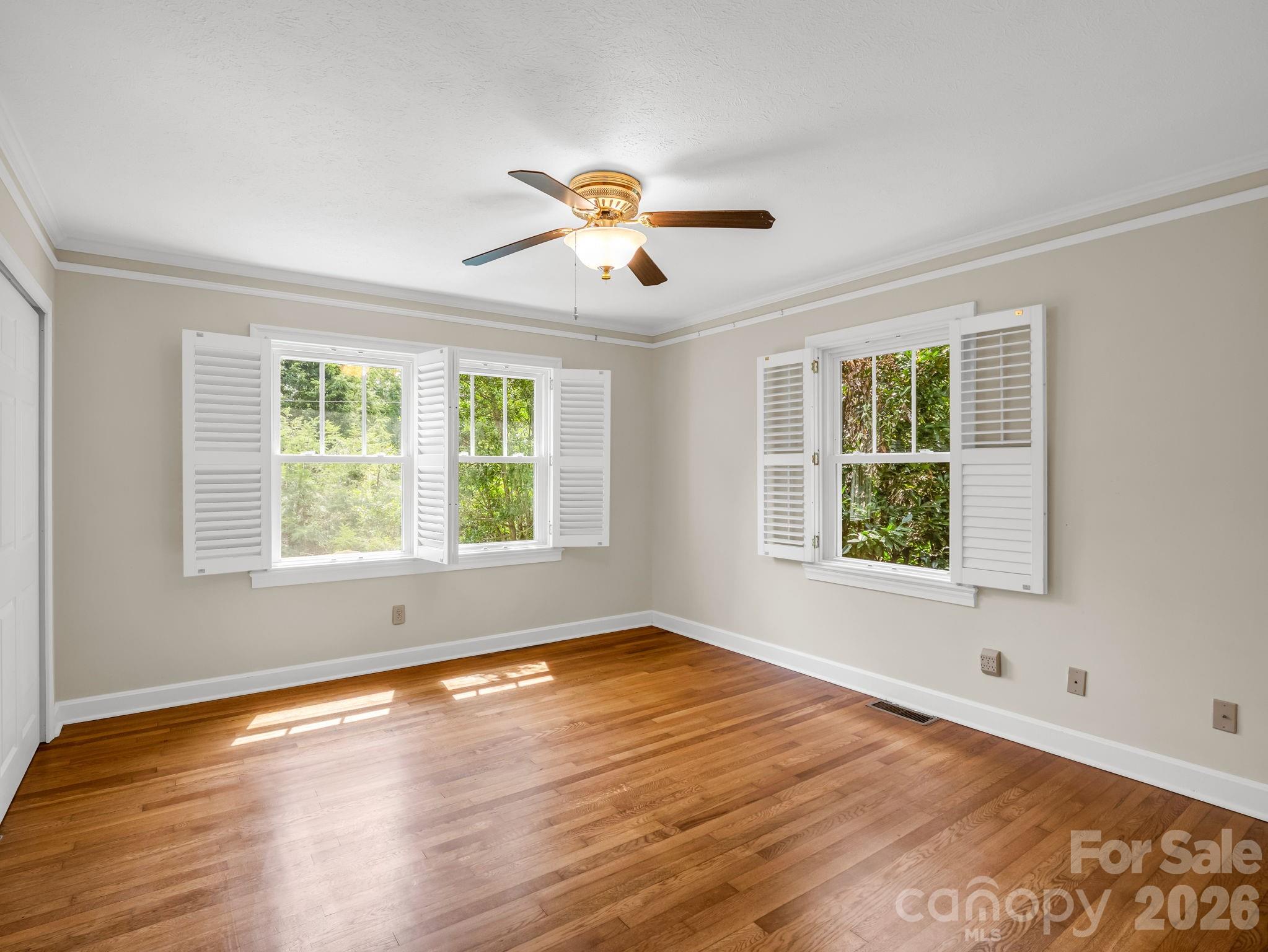 370 Orchard Circle — Laurel Park