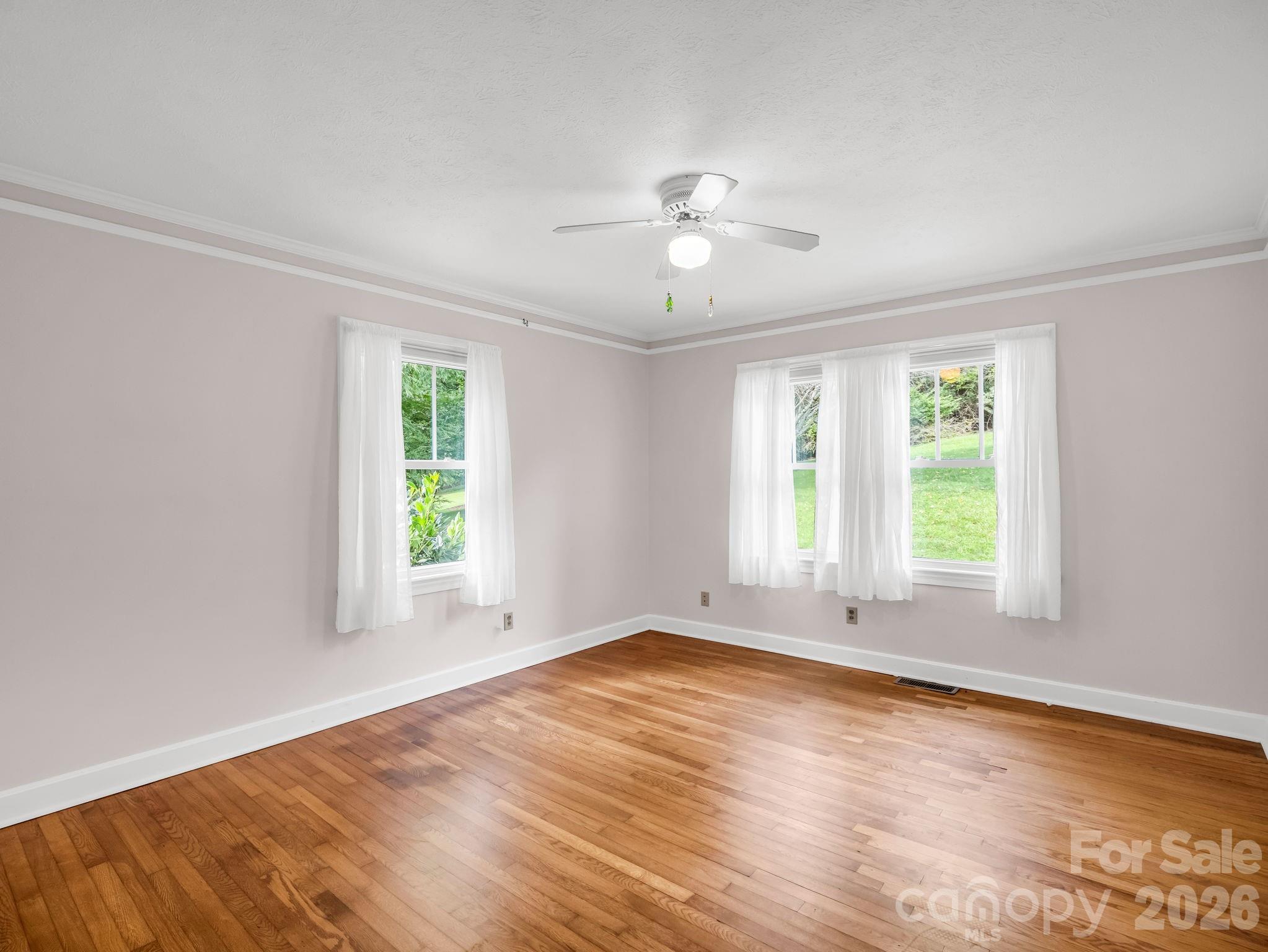 370 Orchard Circle — Laurel Park