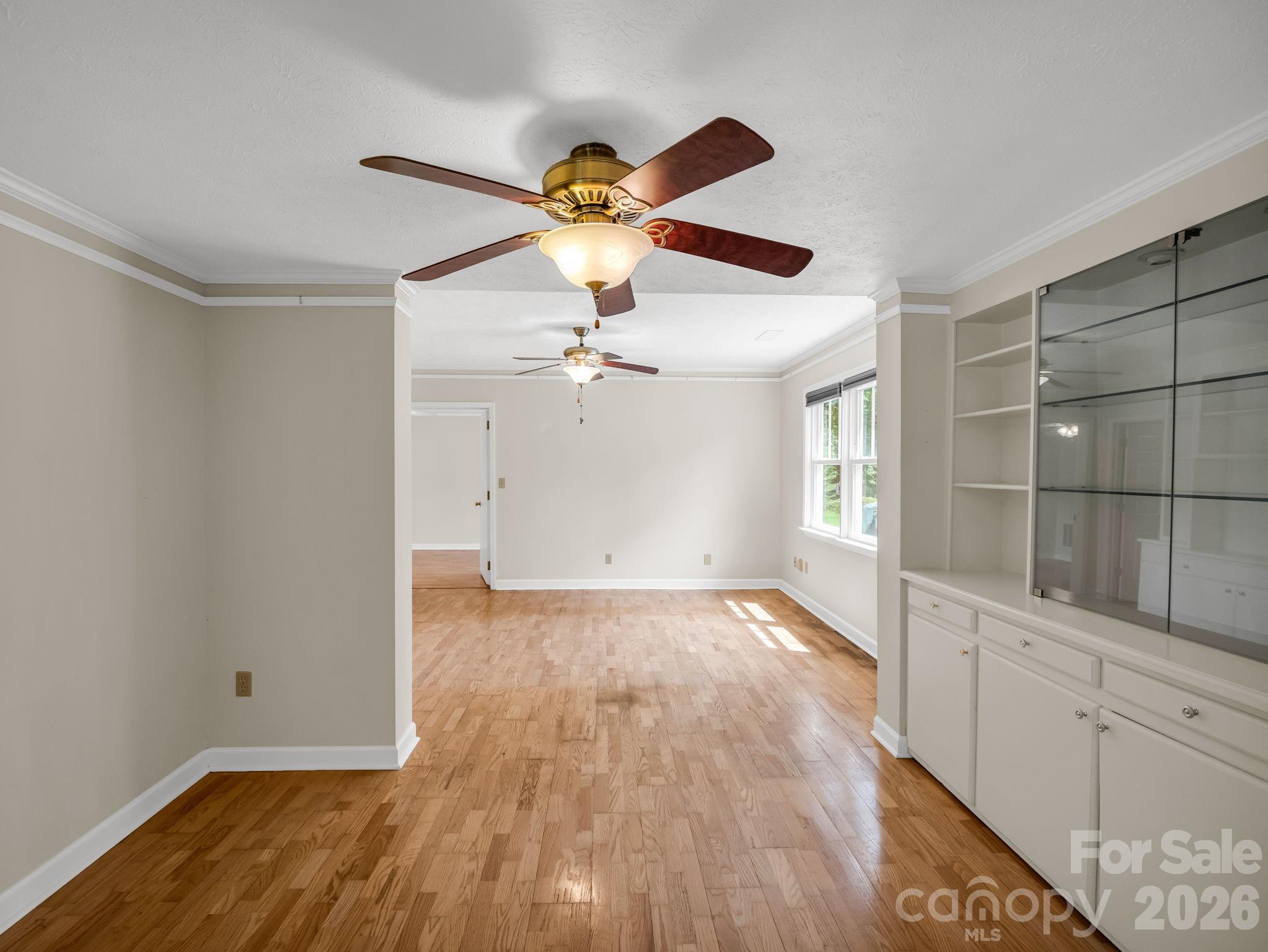 370 Orchard Circle — Laurel Park