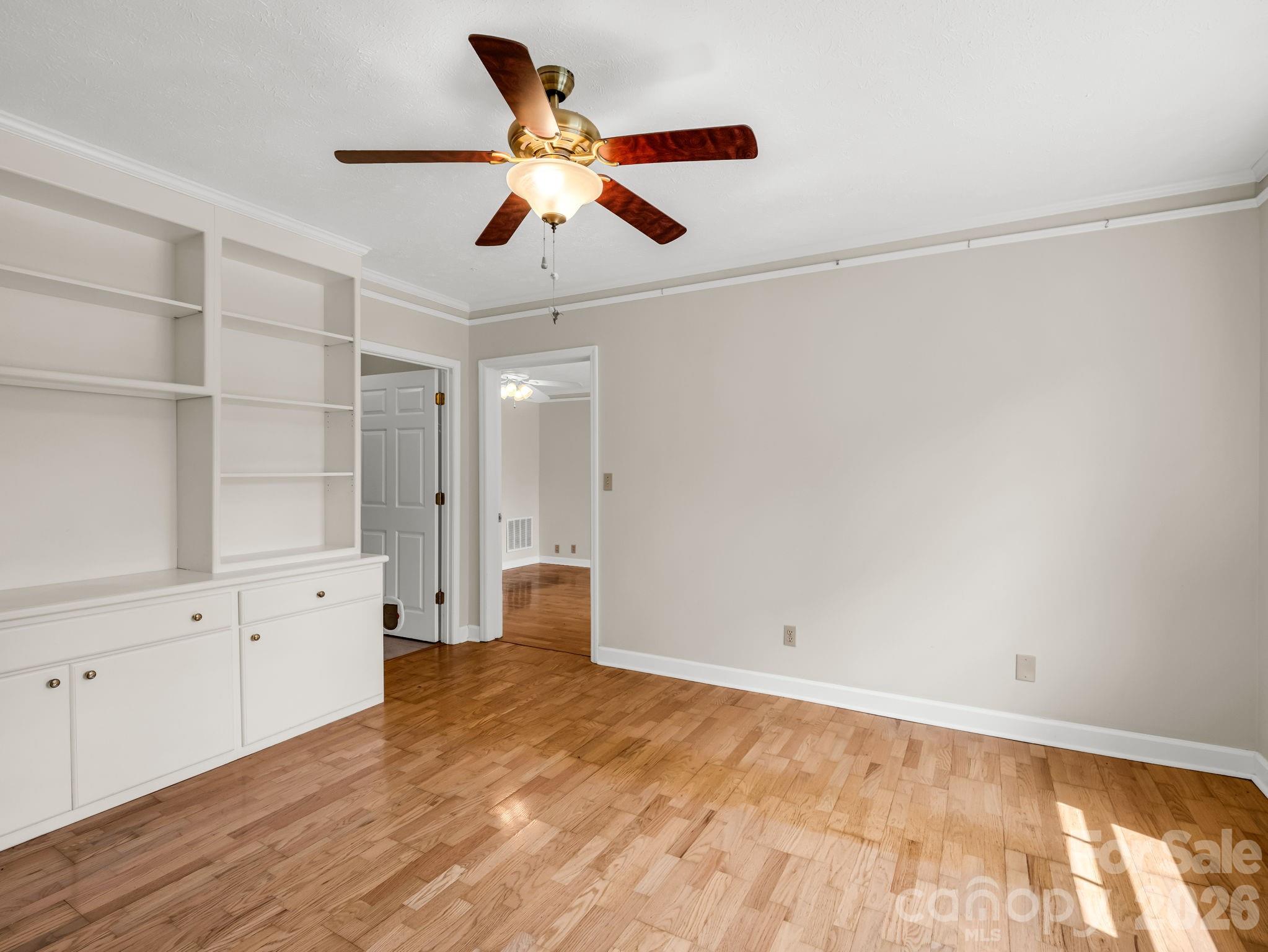370 Orchard Circle — Laurel Park